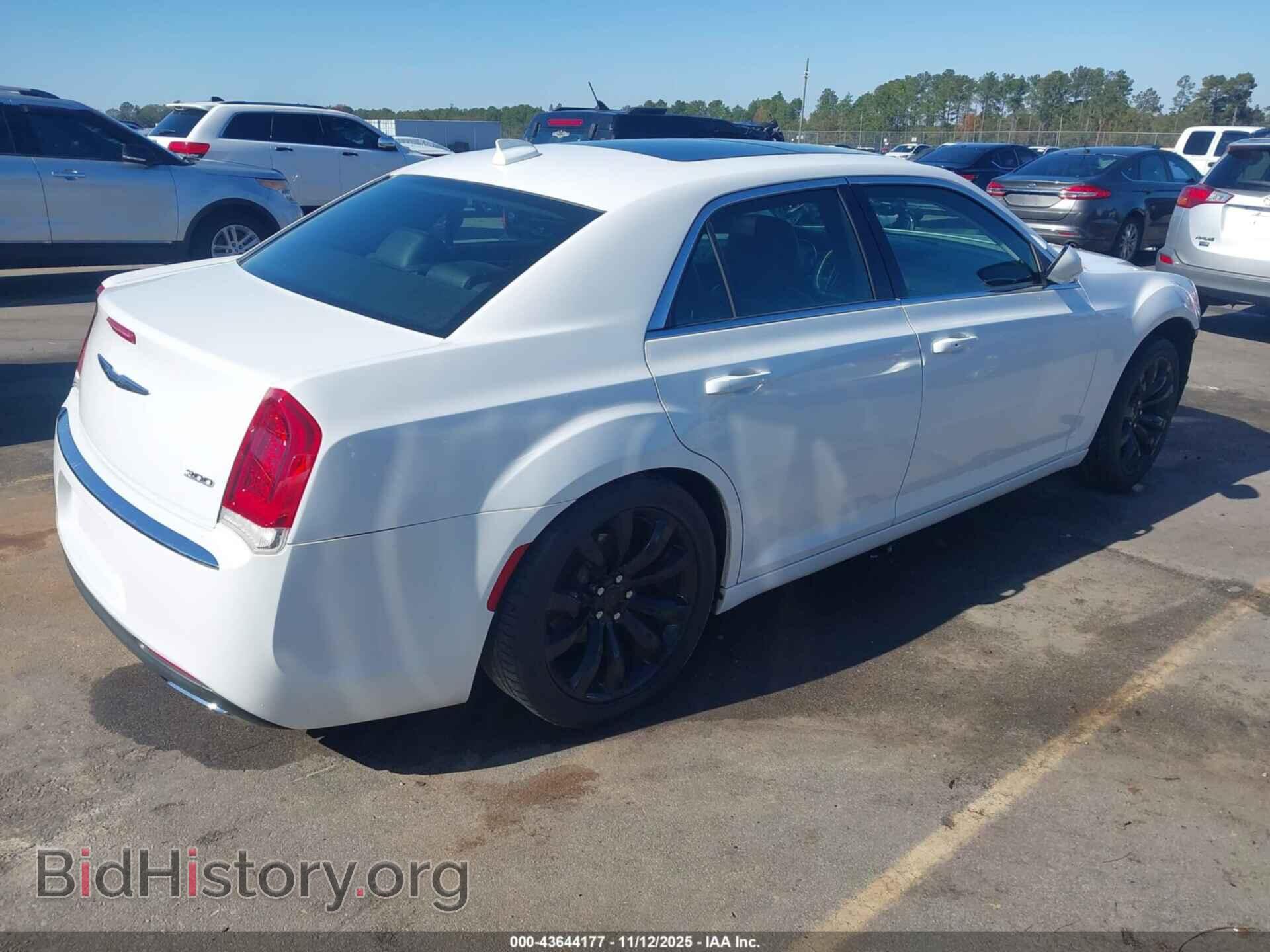 2018 CHRYSLER 300 - VIN: 2C3CCAAG2JH191282 - Фото 4