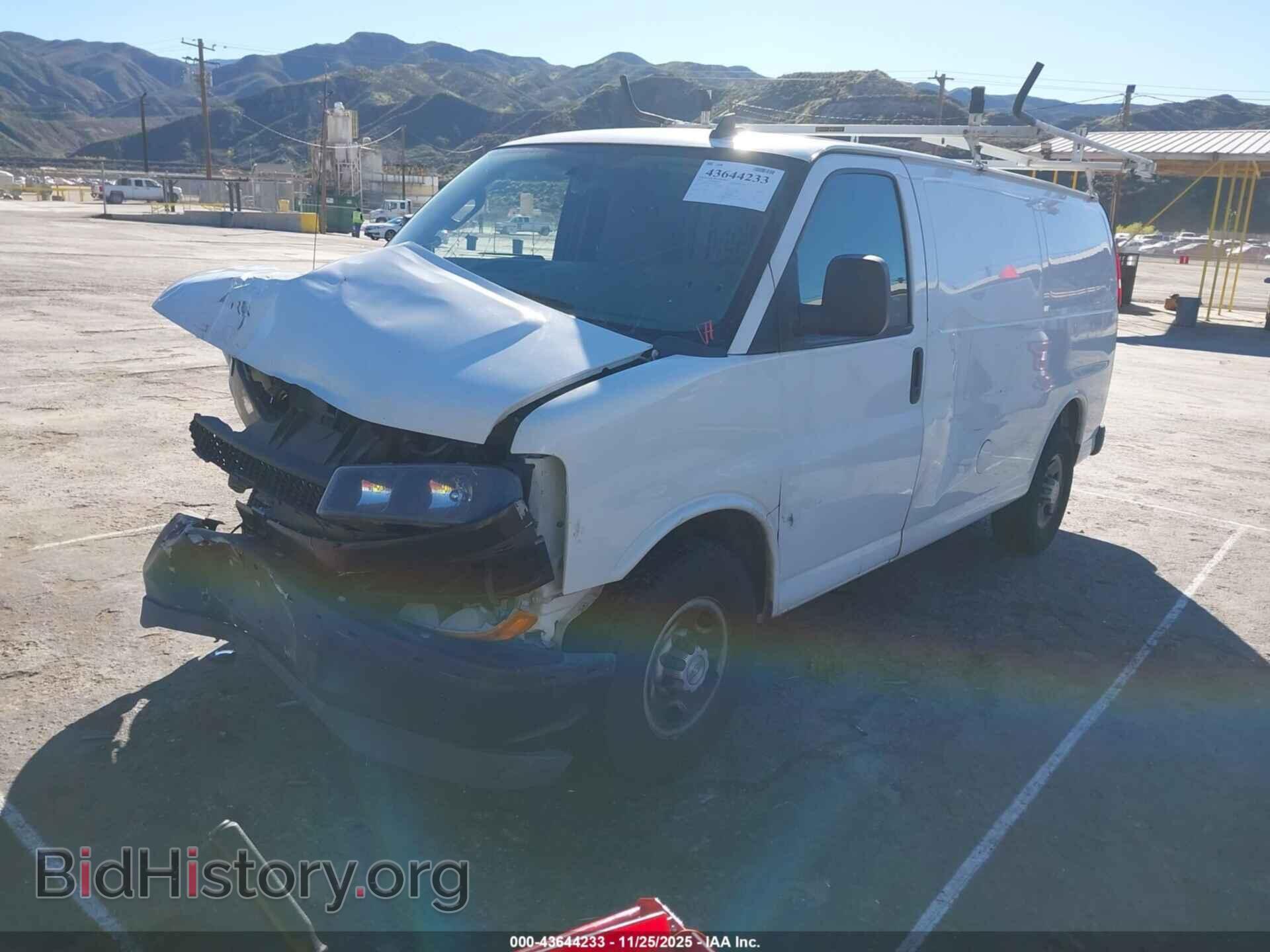 2019 CHEVROLET EXPRESS 2500 - VIN: 1GCWGAFG8K1336007 - Фото 2