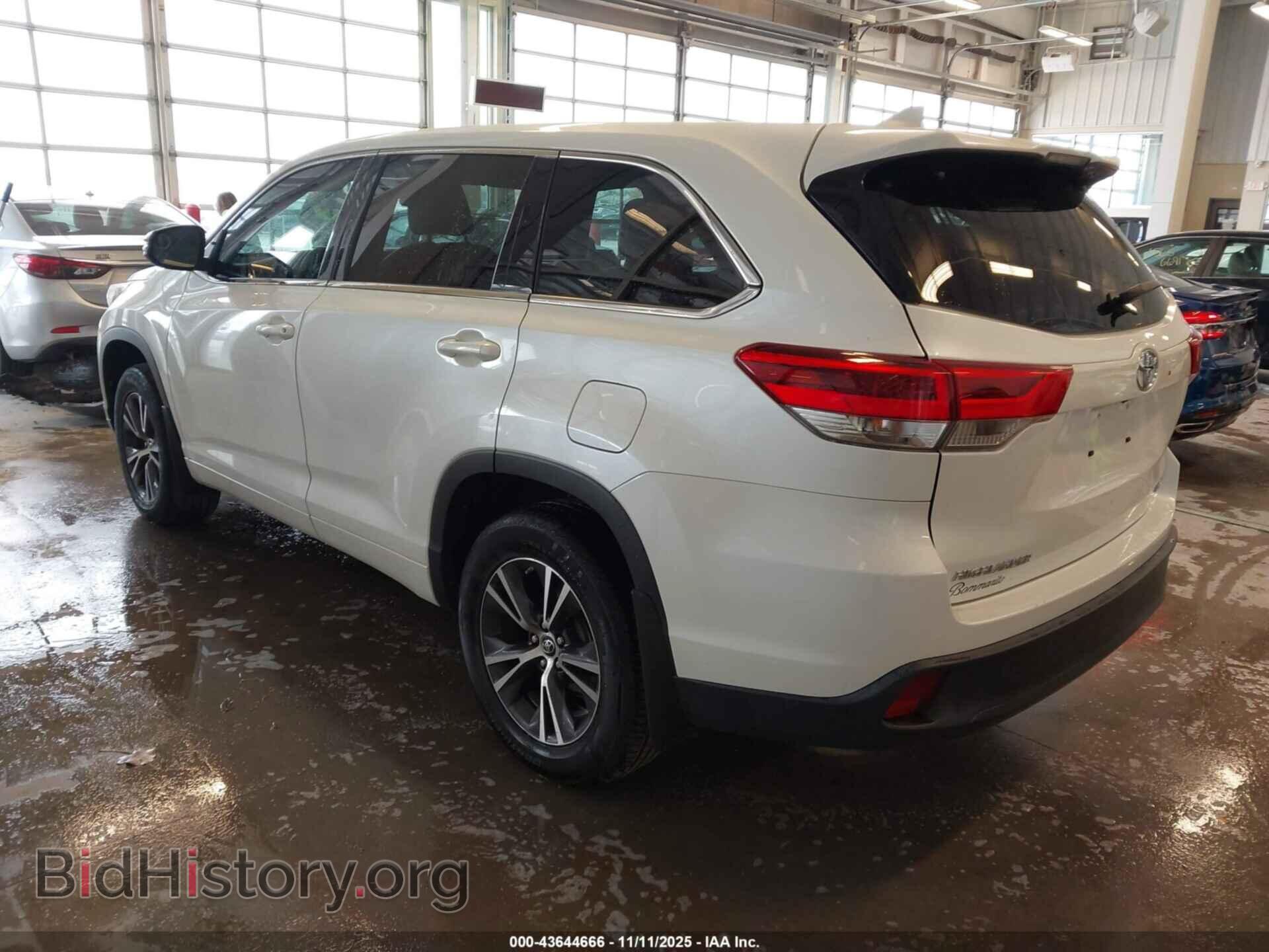 2017 TOYOTA HIGHLANDER - VIN: 5TDBZRFH8HS432814 - Фото 3
