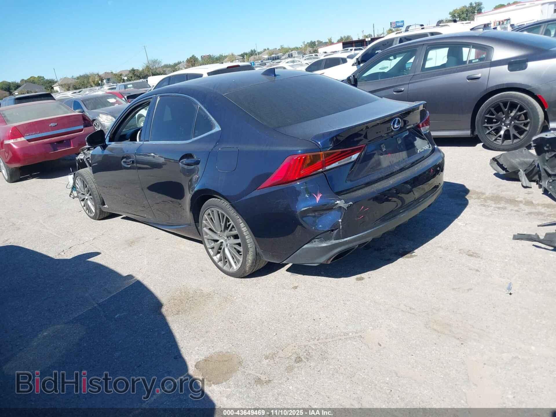 2017 LEXUS IS 200T - VIN: JTHBA1D29H5051386 - Фото 3