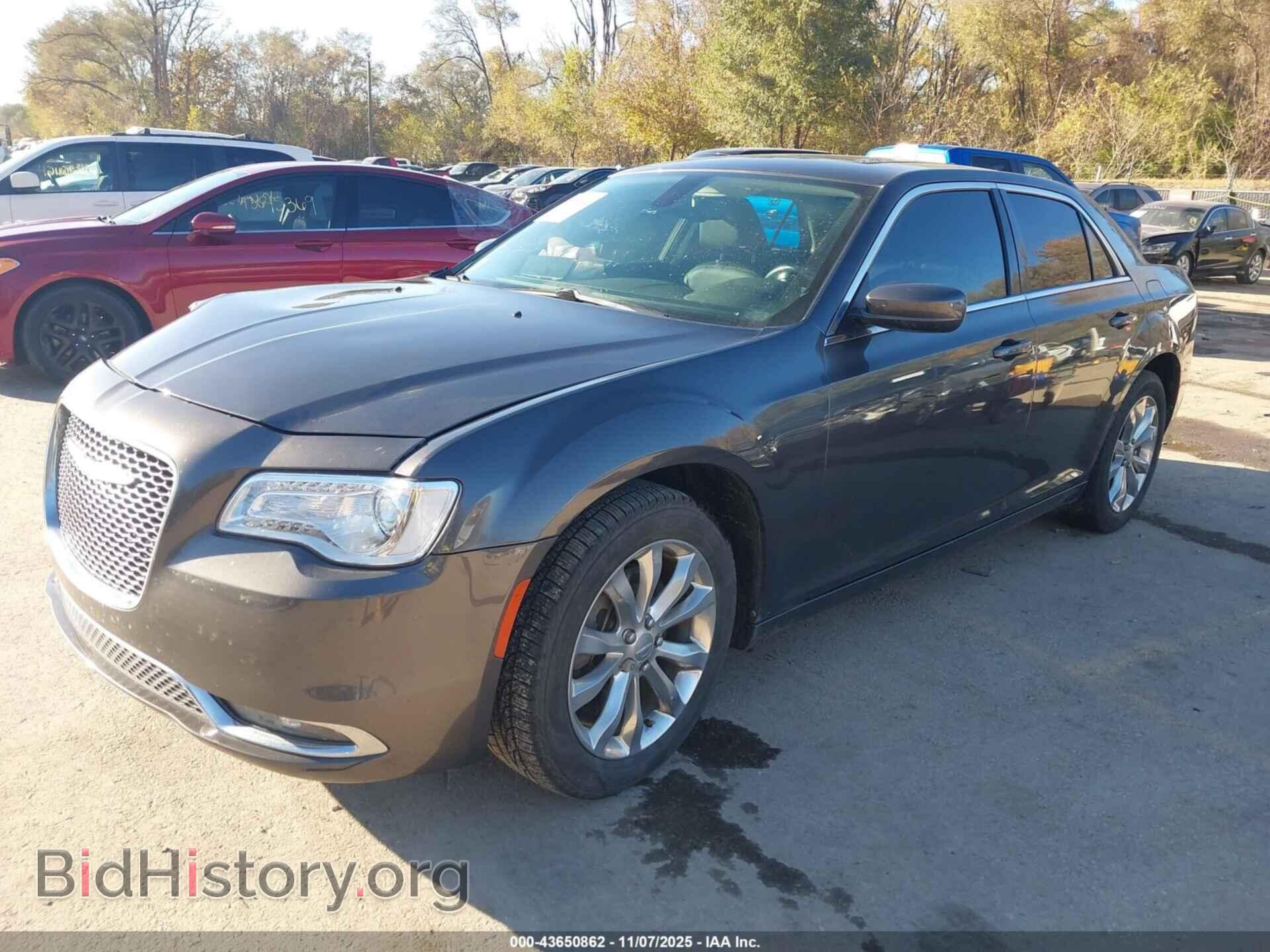 2019 CHRYSLER 300 - VIN: 2C3CCARG1KH694064 - Фото 2