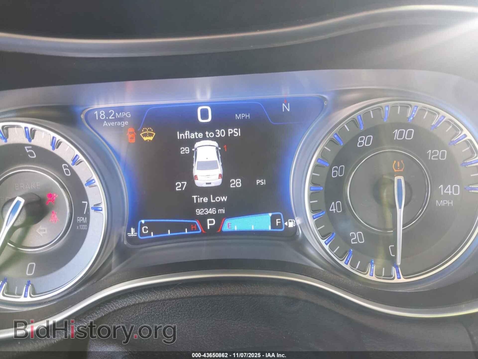 2019 CHRYSLER 300 - VIN: 2C3CCARG1KH694064 - Фото 7