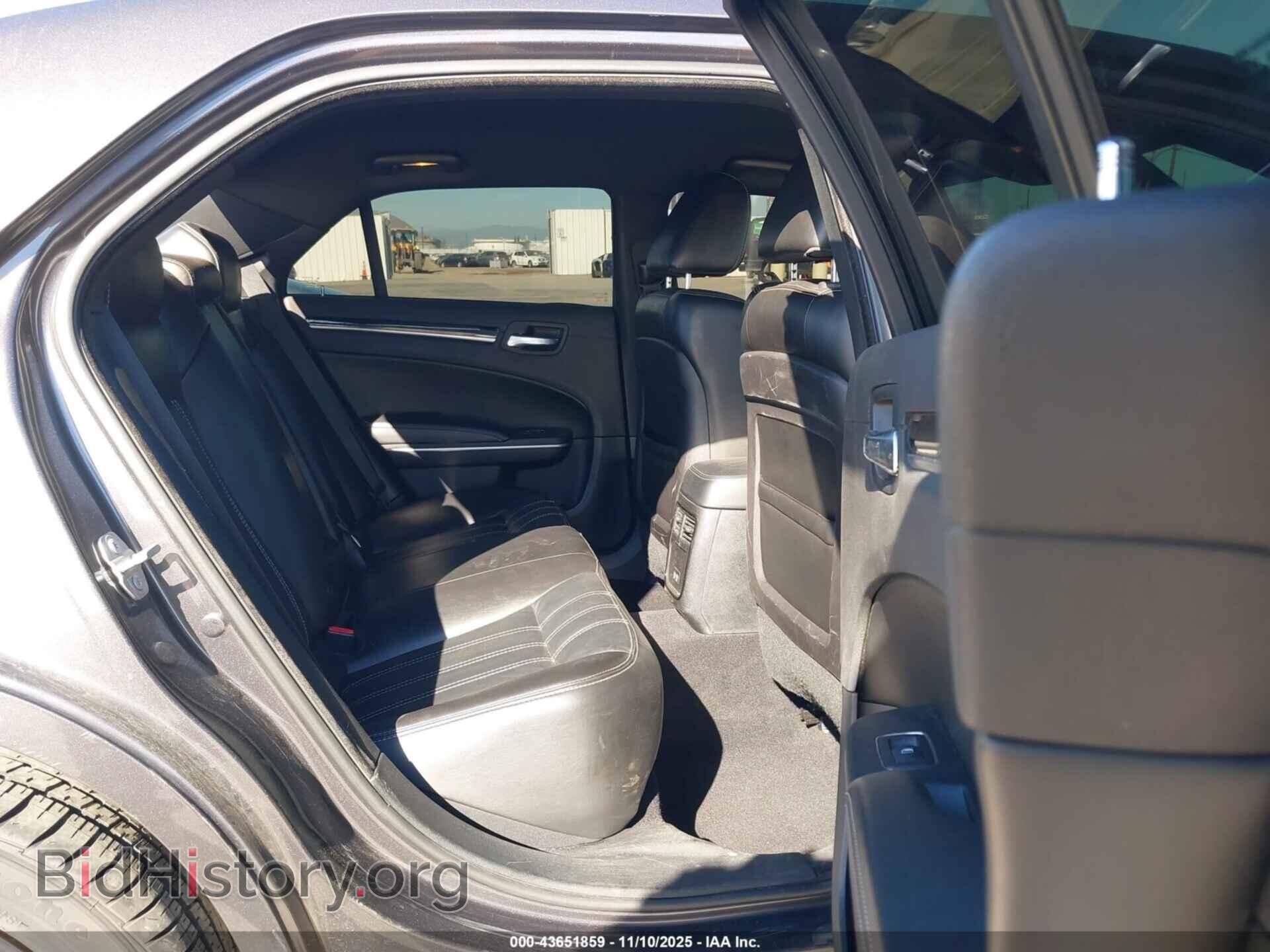 2019 CHRYSLER 300 - VIN: 2C3CCABG4KH548865 - Фото 8