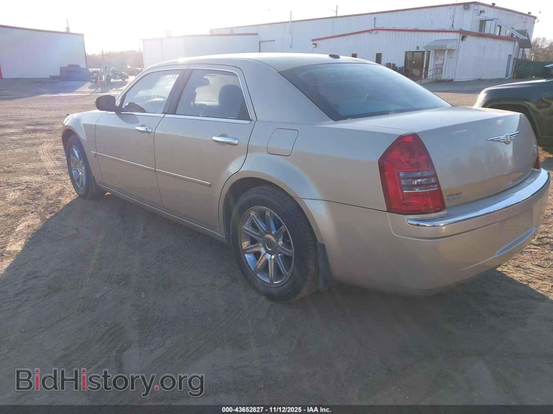 2006 CHRYSLER 300C - VIN: 2C3KA63H16H239723 - Фото 3