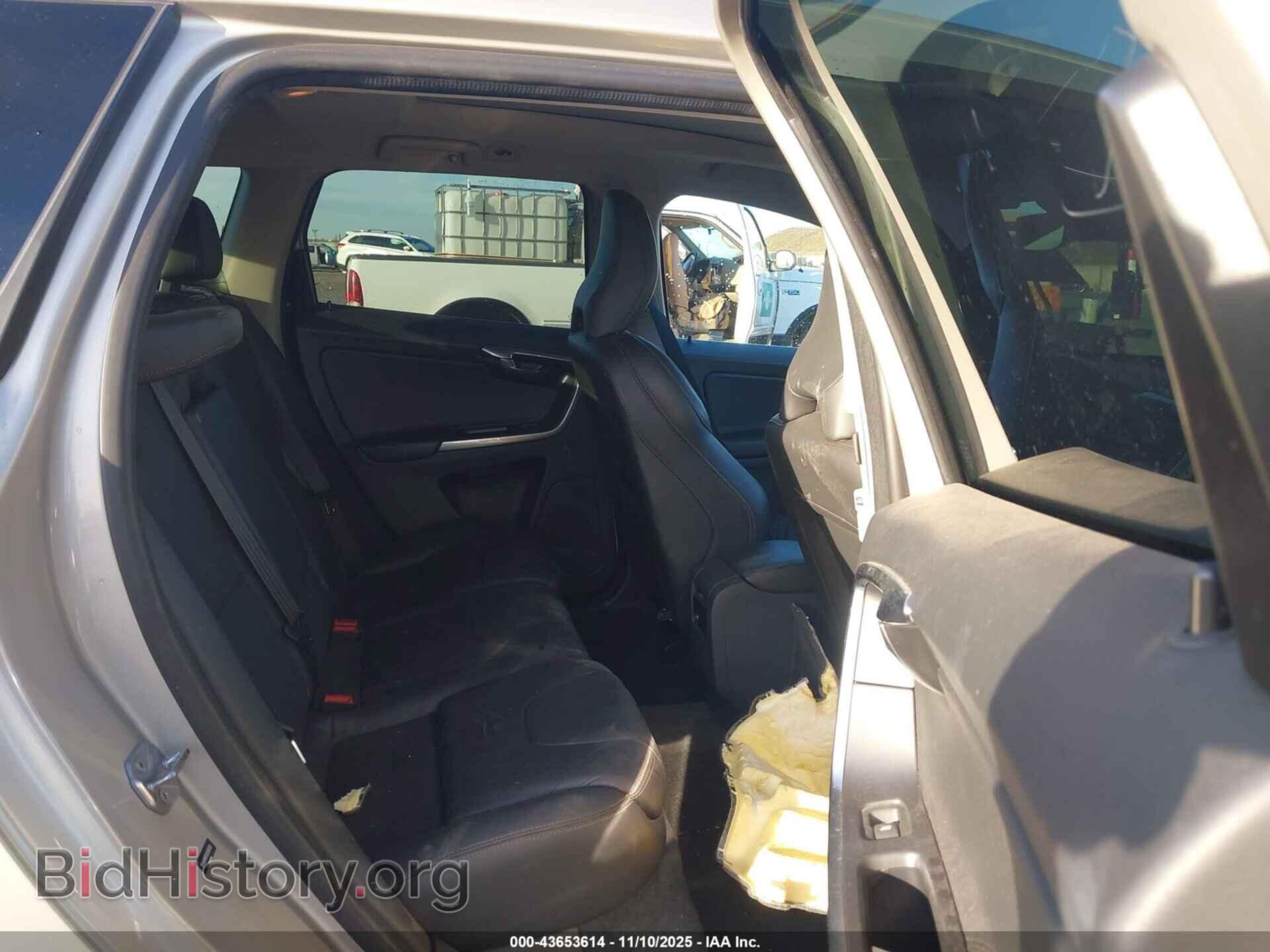 2017 VOLVO XC60 - VIN: YV440MDR3H2095815 - Фото 8