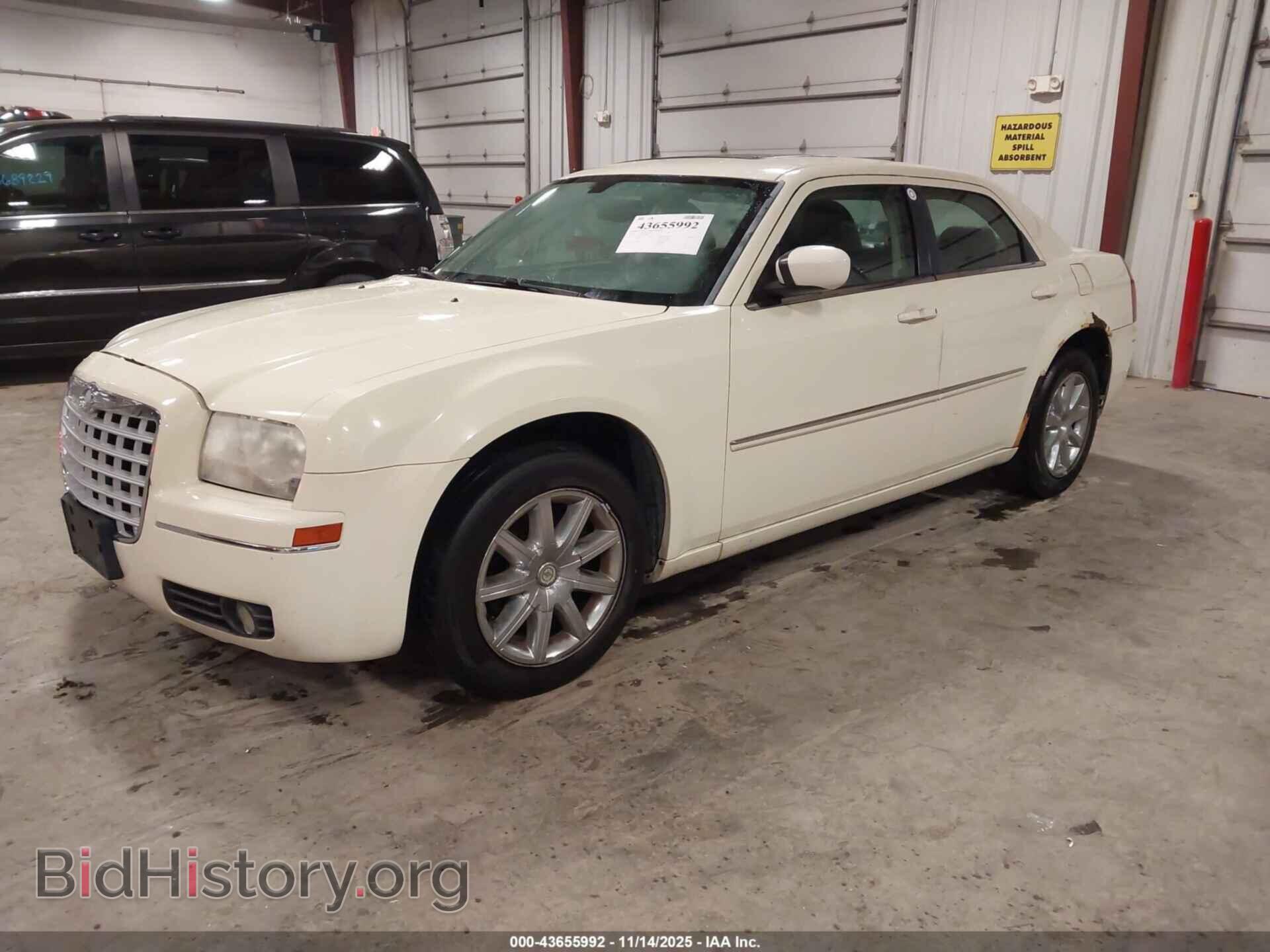 2009 CHRYSLER 300 - VIN: 2C3LA53V29H558024 - Фото 2