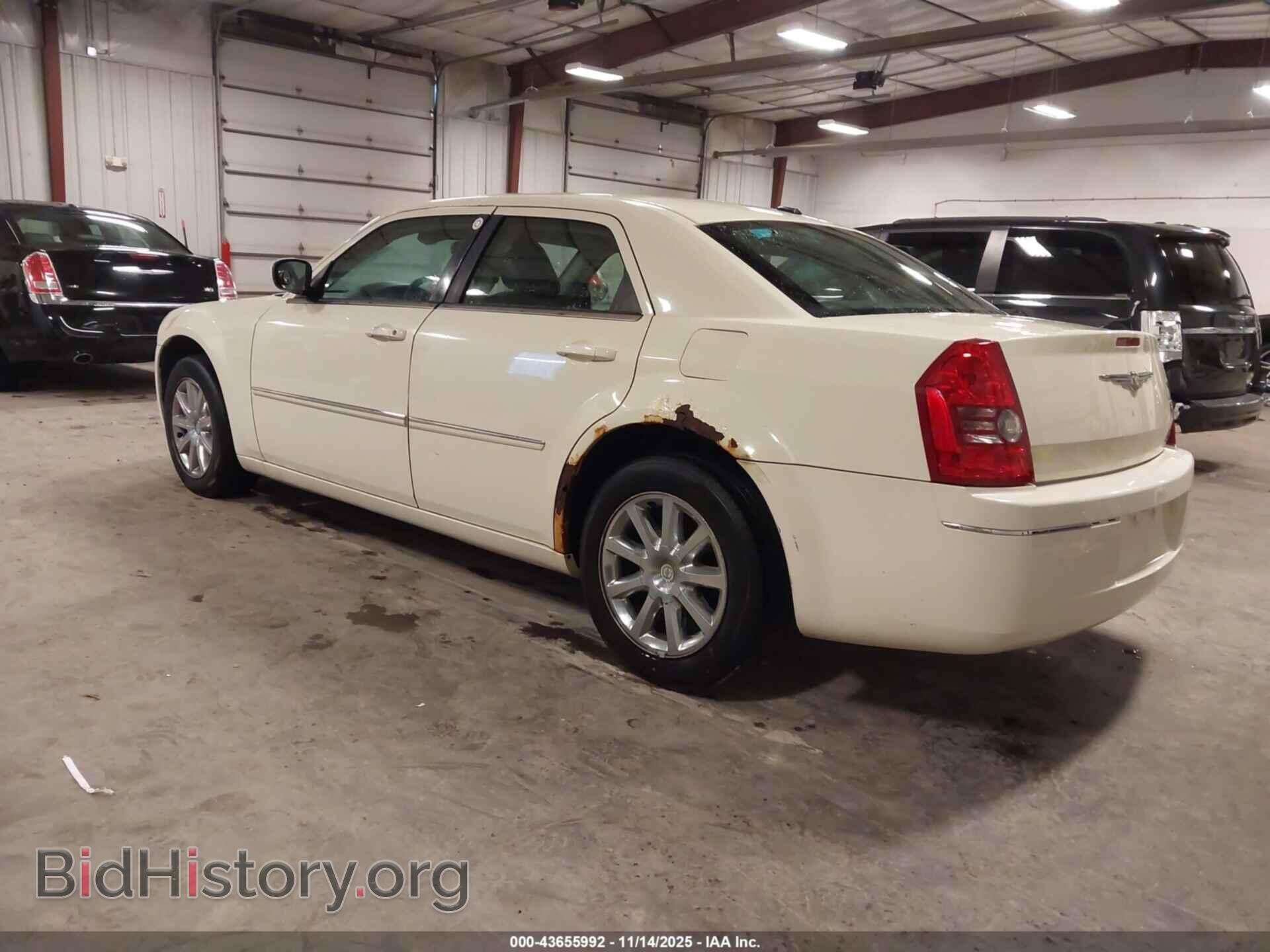 2009 CHRYSLER 300 - VIN: 2C3LA53V29H558024 - Фото 3