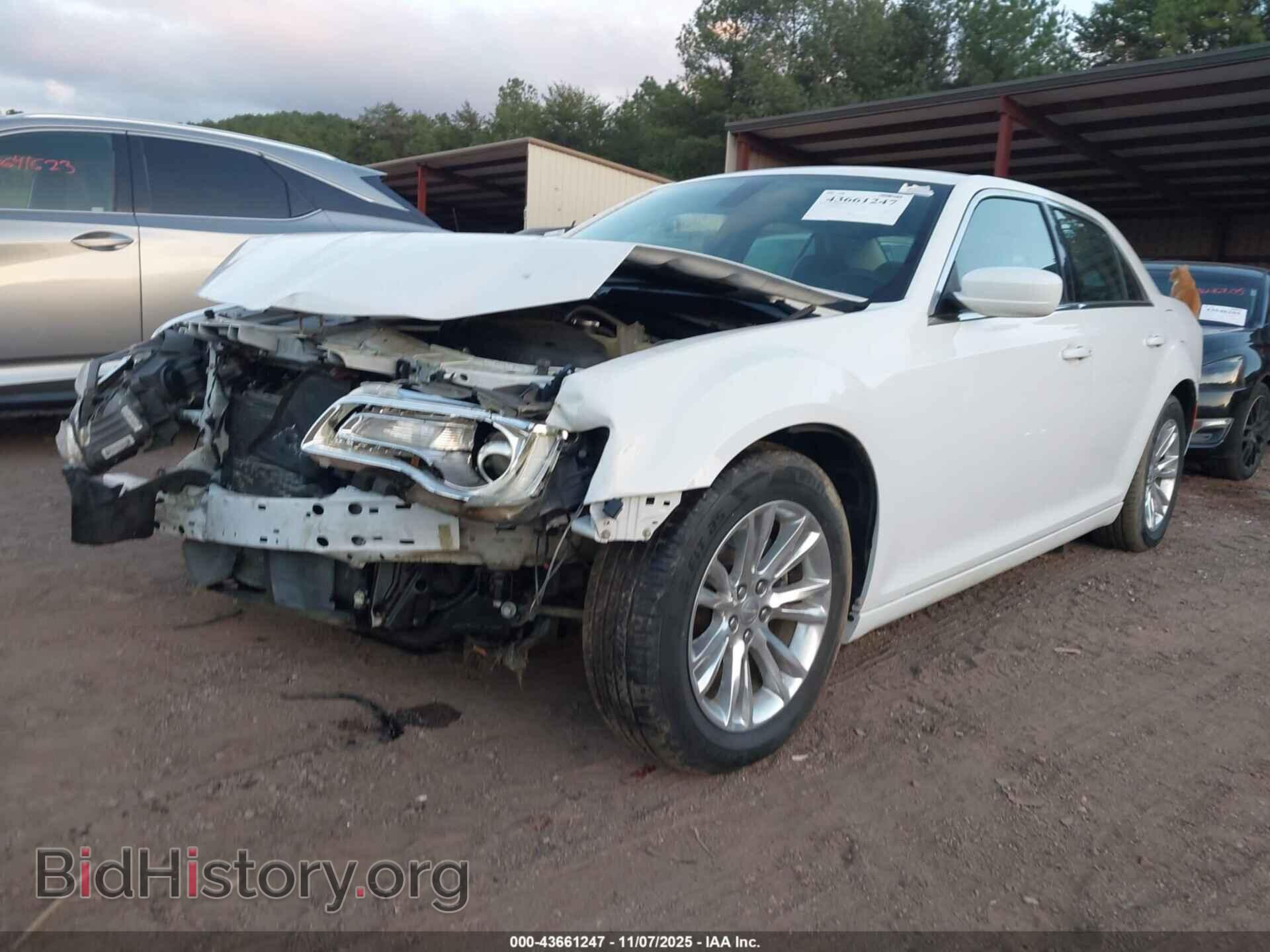 2017 CHRYSLER 300 - VIN: 2C3CCAAG5HH599639 - Фото 2