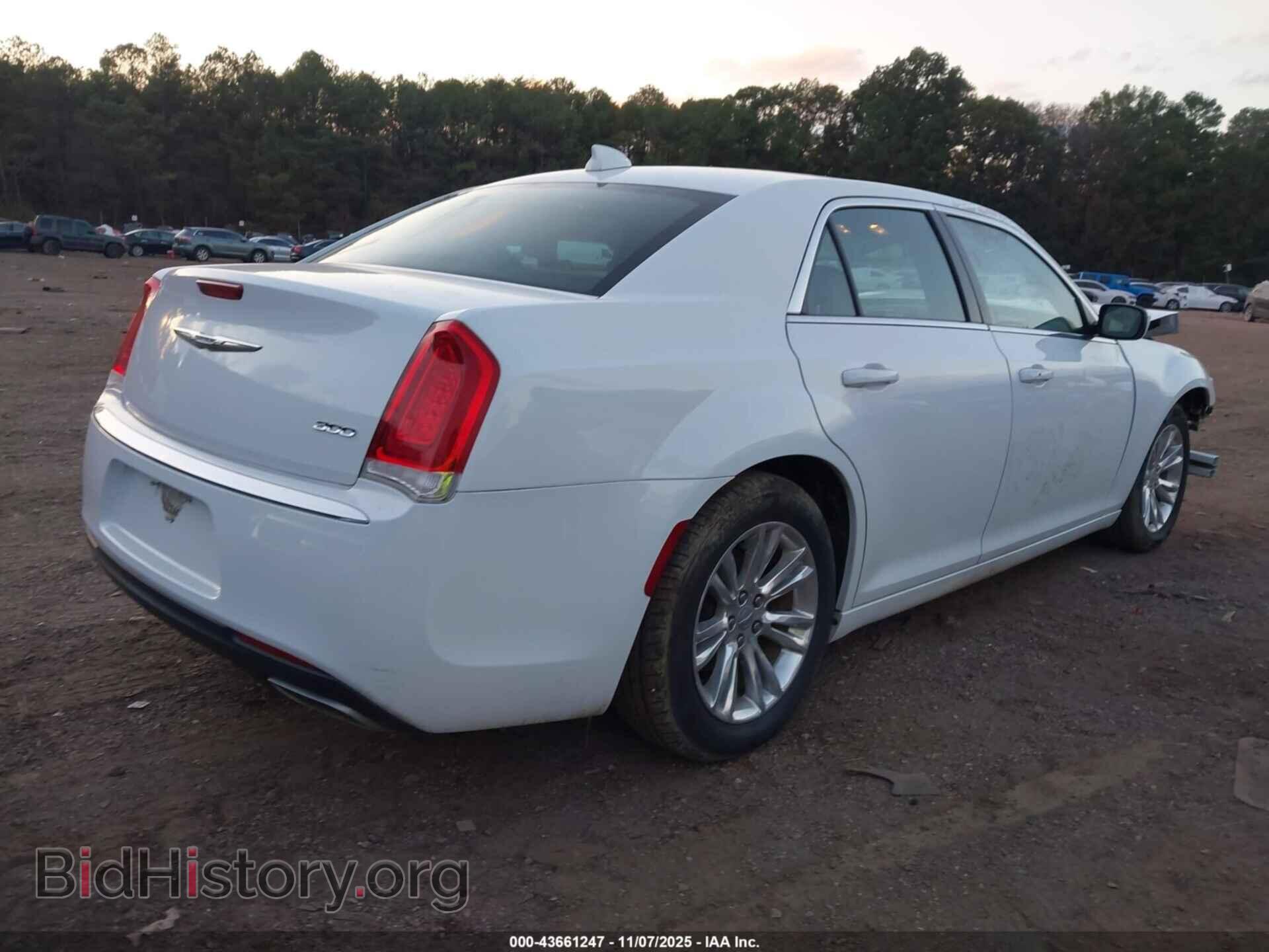 2017 CHRYSLER 300 - VIN: 2C3CCAAG5HH599639 - Фото 4