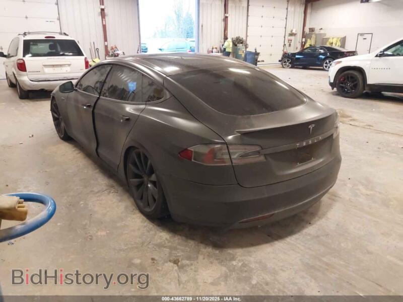 2016 Tesla MODEL S (VIN 5YJSA1E42GF124726) — фото 3 из 18