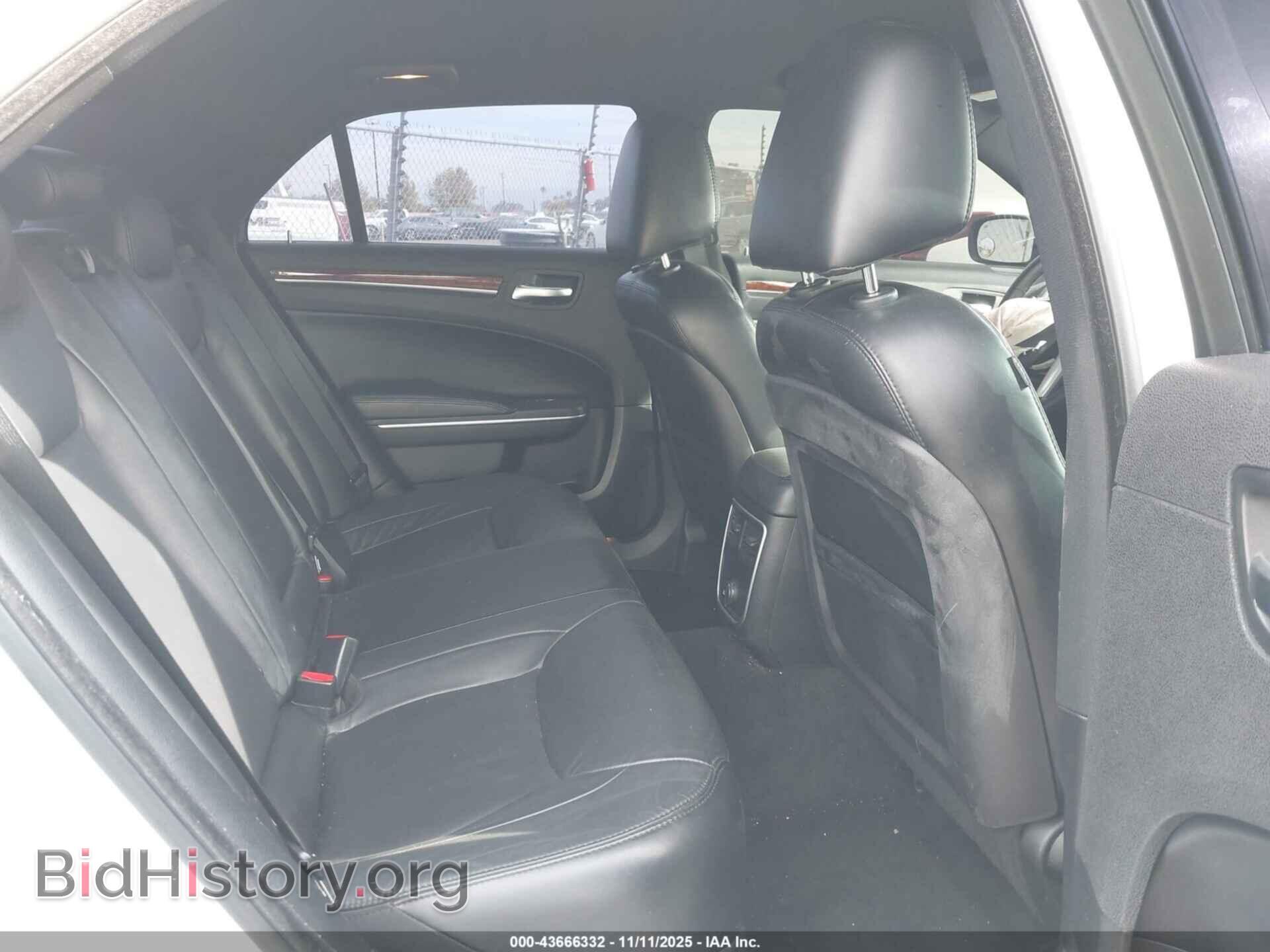 2014 CHRYSLER 300 - VIN: 2C3CCAAGXEH100832 - Фото 8