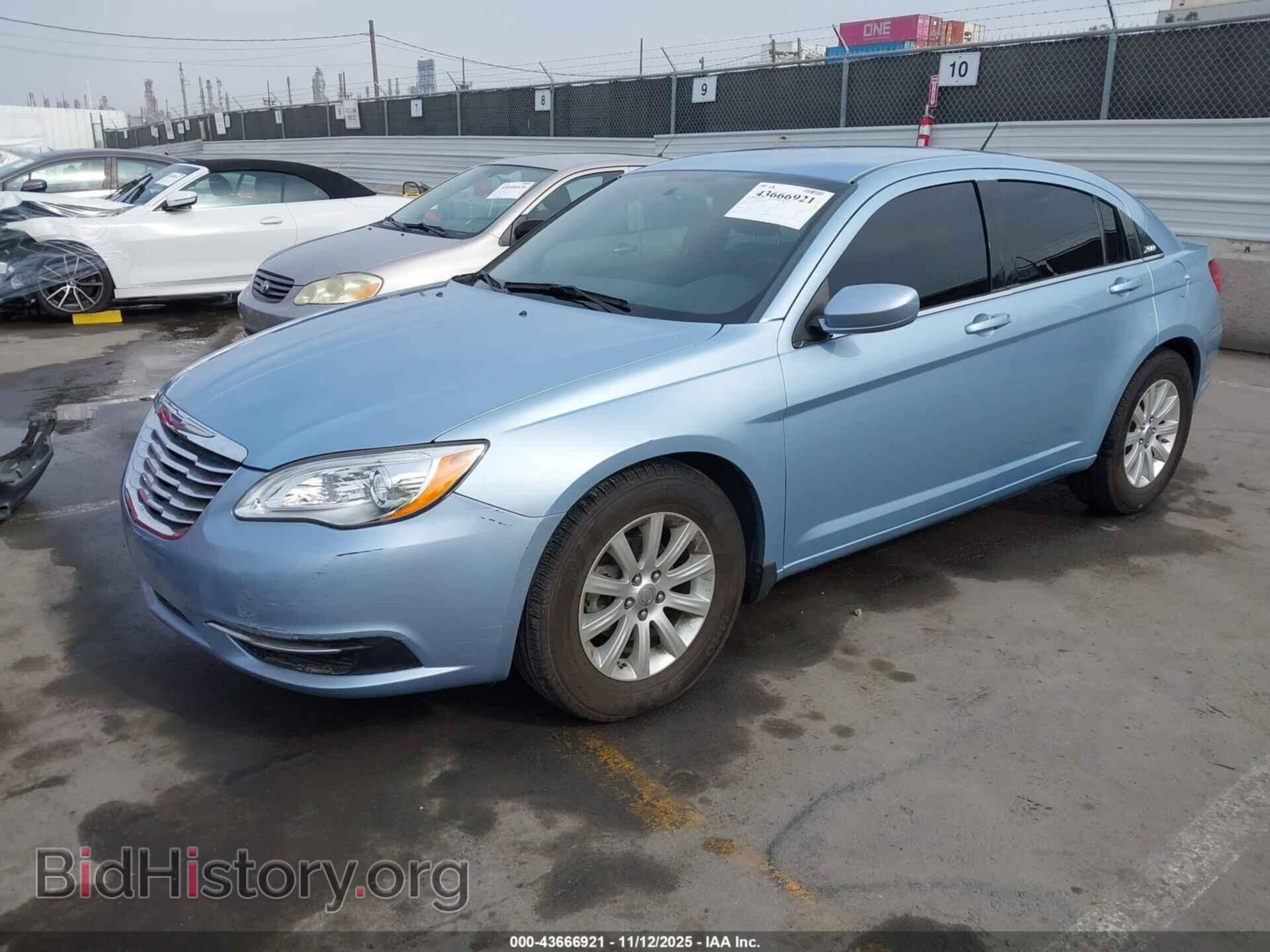 2012 CHRYSLER 200 - VIN: 1C3CCBBG0CN173975 - Фото 2