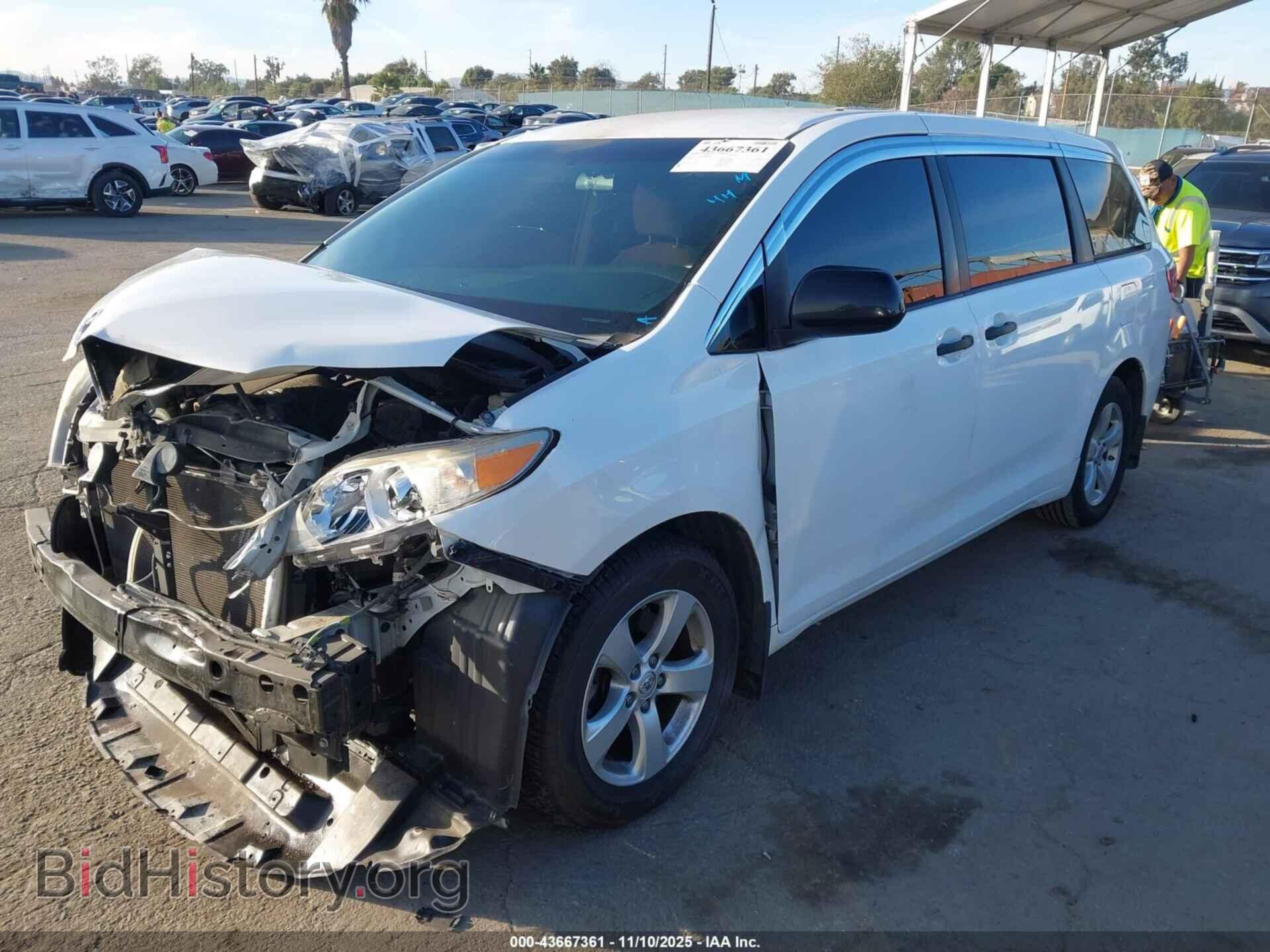 2017 TOYOTA SIENNA - VIN: 5TDZZ3DC7HS869741 - Фото 2