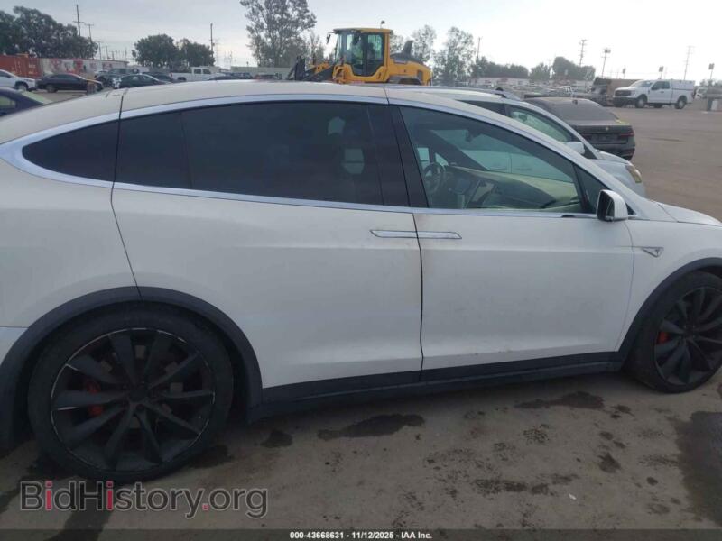 2016 Tesla MODEL X (VIN 5YJXCAE43GF001453) — фото 13 из 18