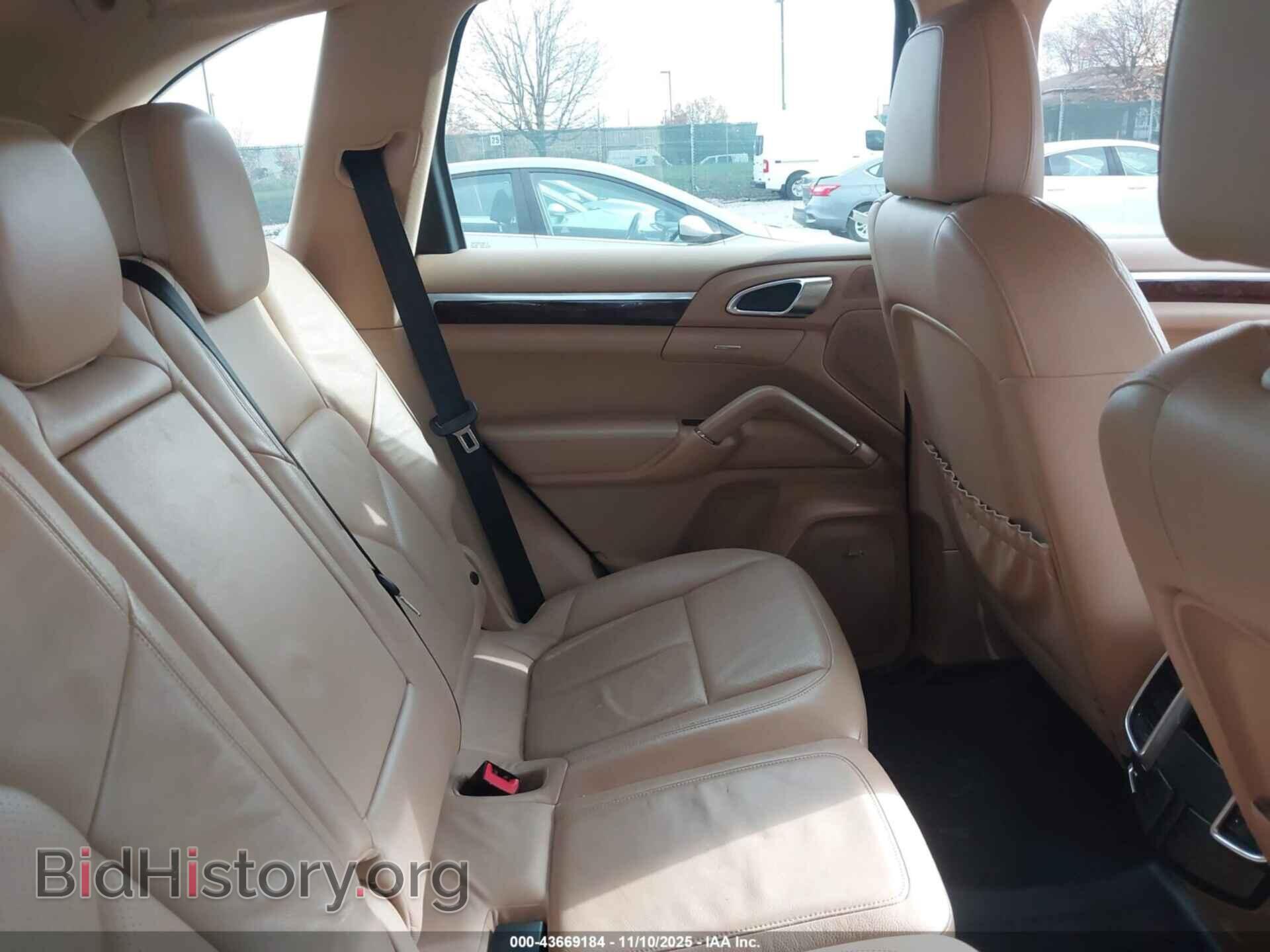 2011 PORSCHE CAYENNE - VIN: WP1AB2A23BLA42737 - Photo 8