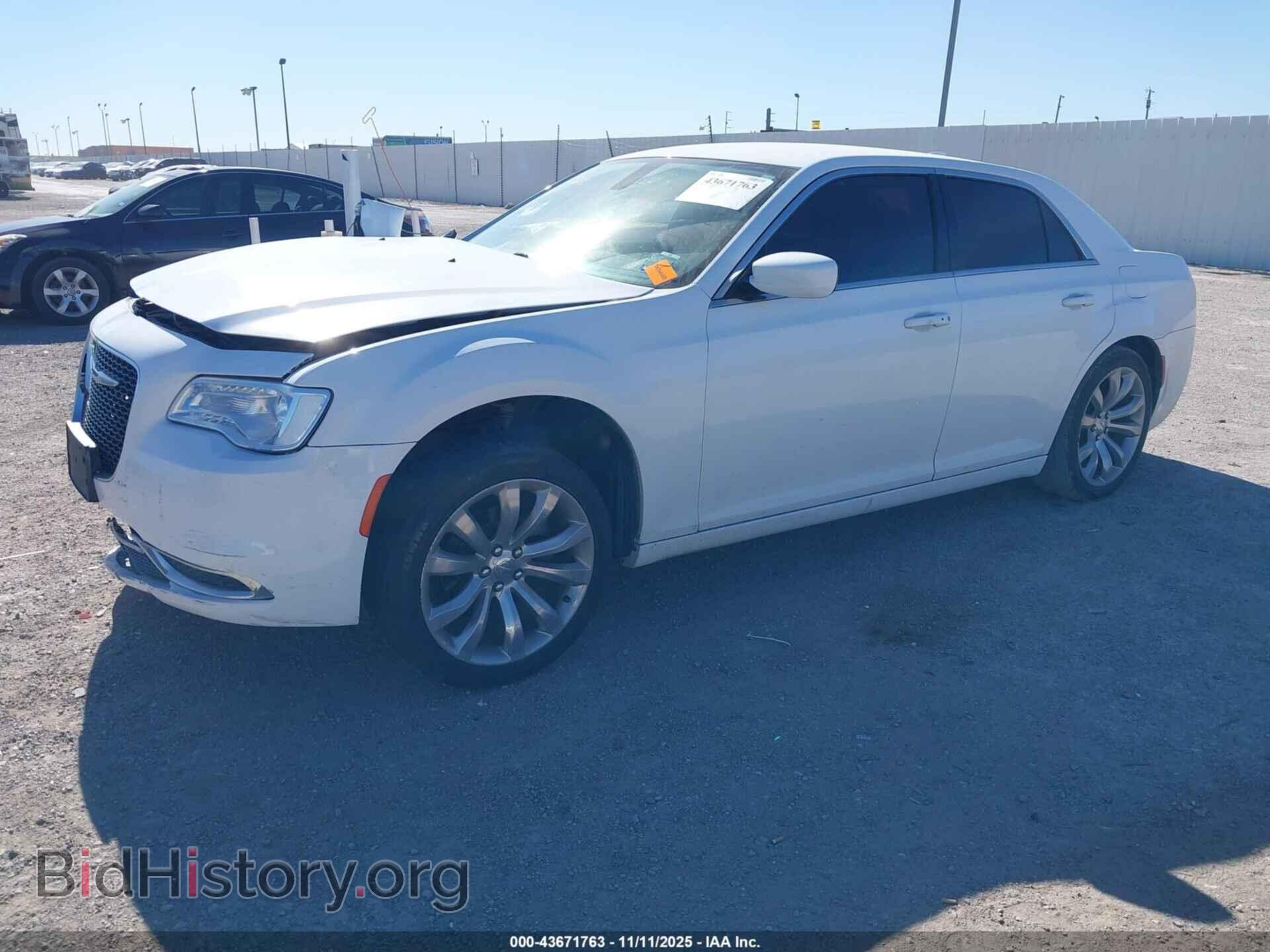 2016 CHRYSLER 300 - VIN: 2C3CCAAG8GH313765 - Фото 2