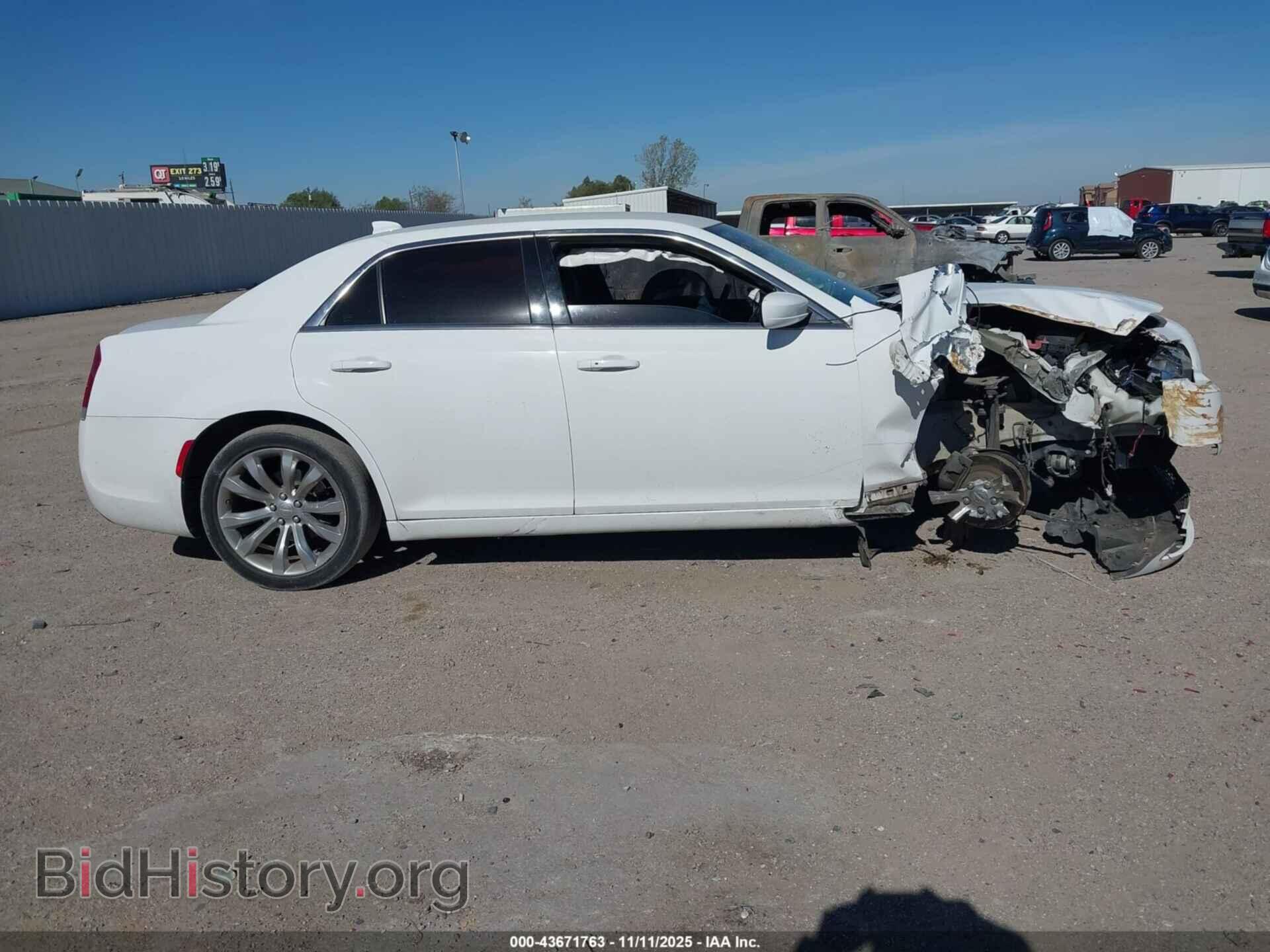 2016 CHRYSLER 300 - VIN: 2C3CCAAG8GH313765 - Фото 12