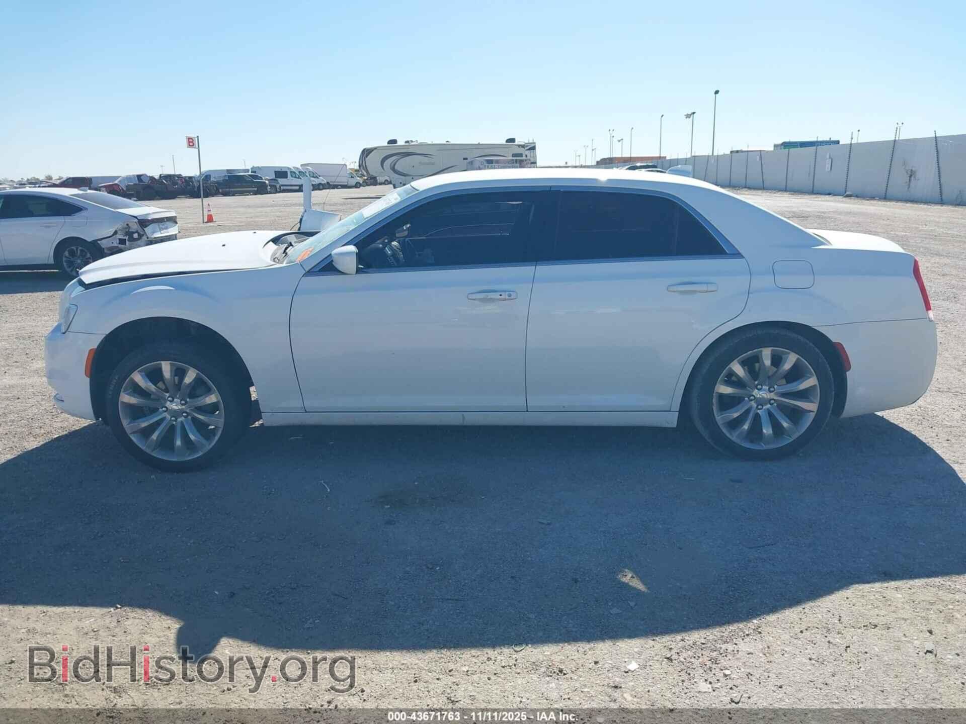 2016 CHRYSLER 300 - VIN: 2C3CCAAG8GH313765 - Фото 13