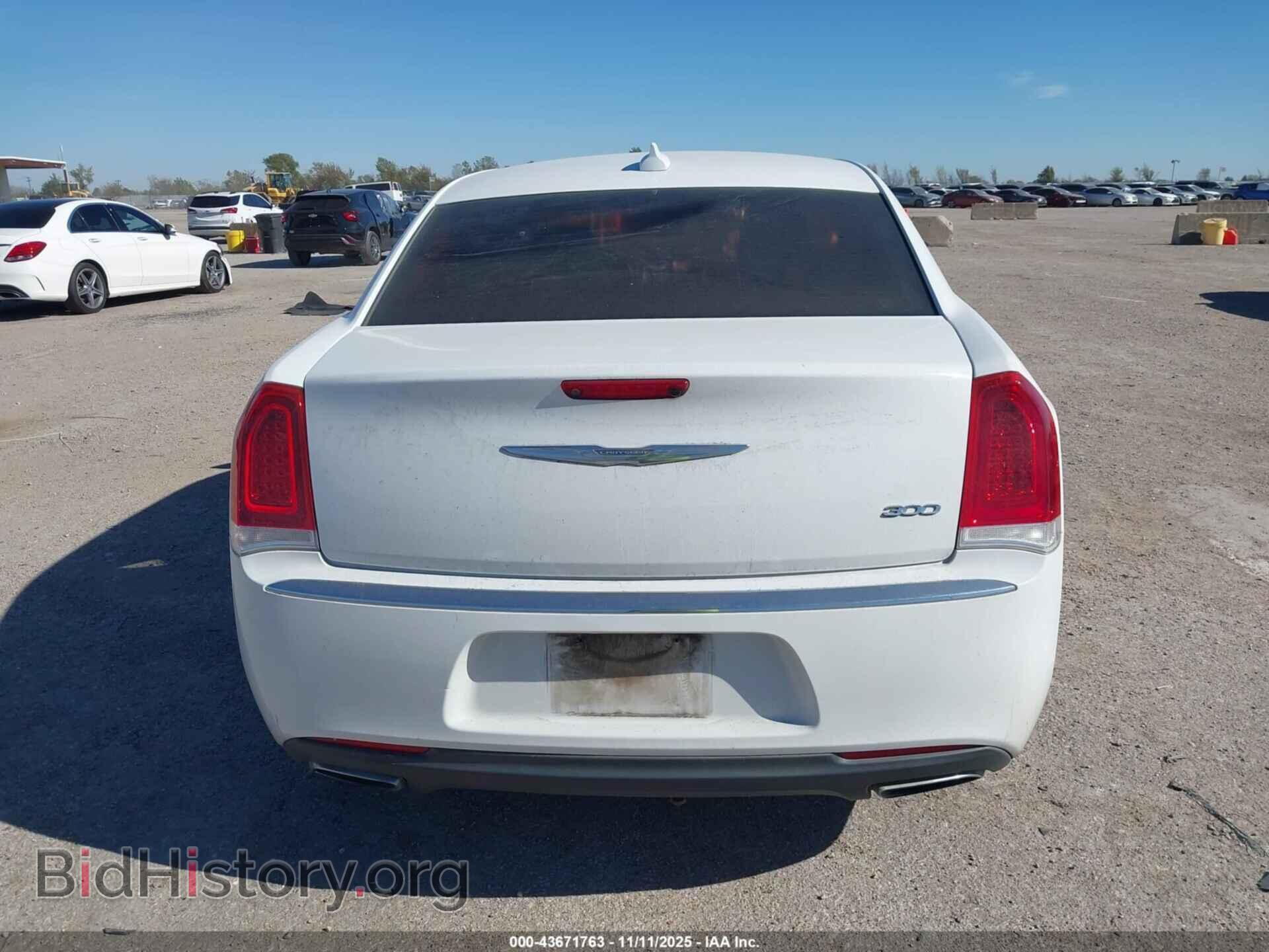 2016 CHRYSLER 300 - VIN: 2C3CCAAG8GH313765 - Фото 15