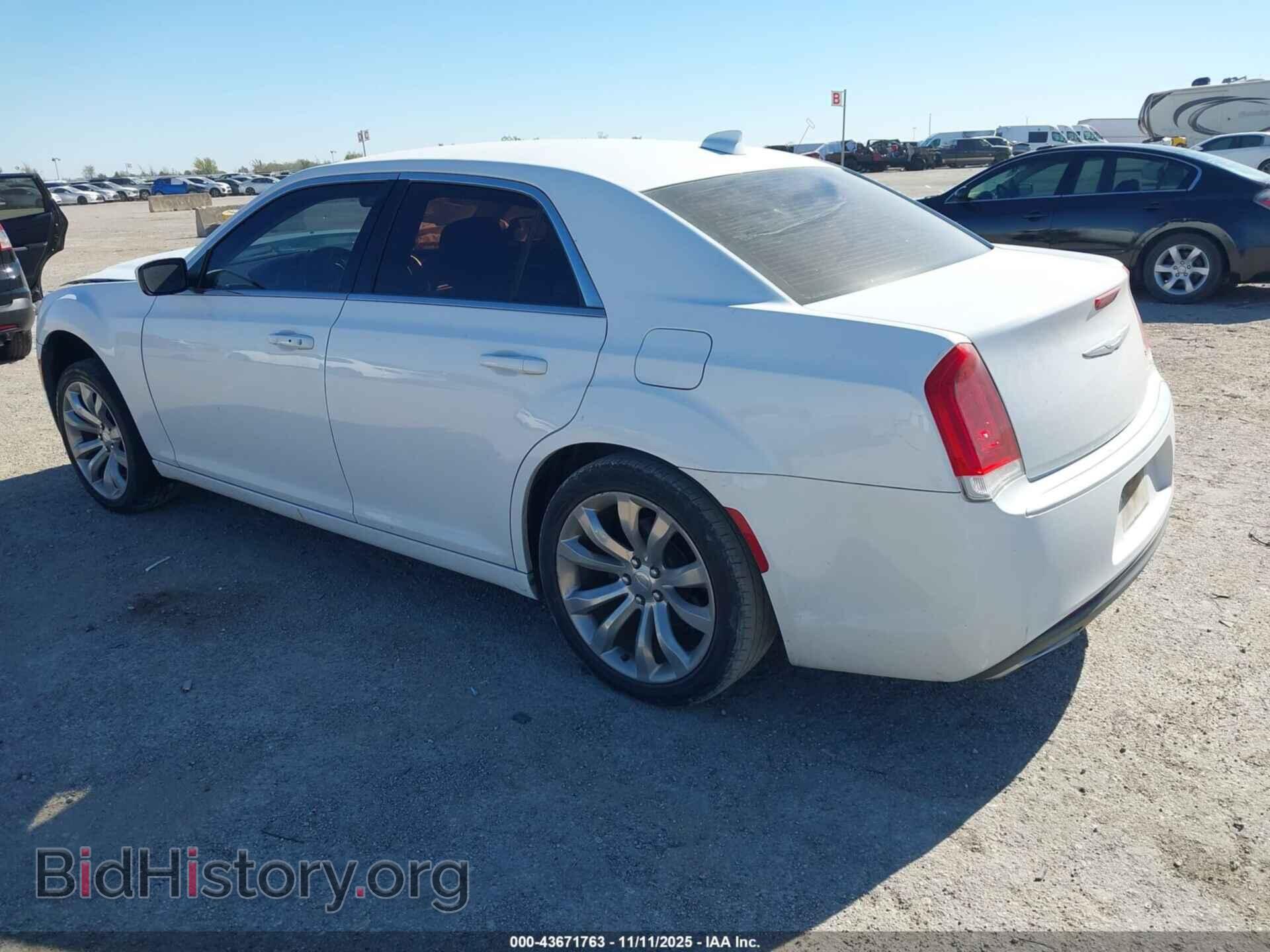 2016 CHRYSLER 300 - VIN: 2C3CCAAG8GH313765 - Фото 3