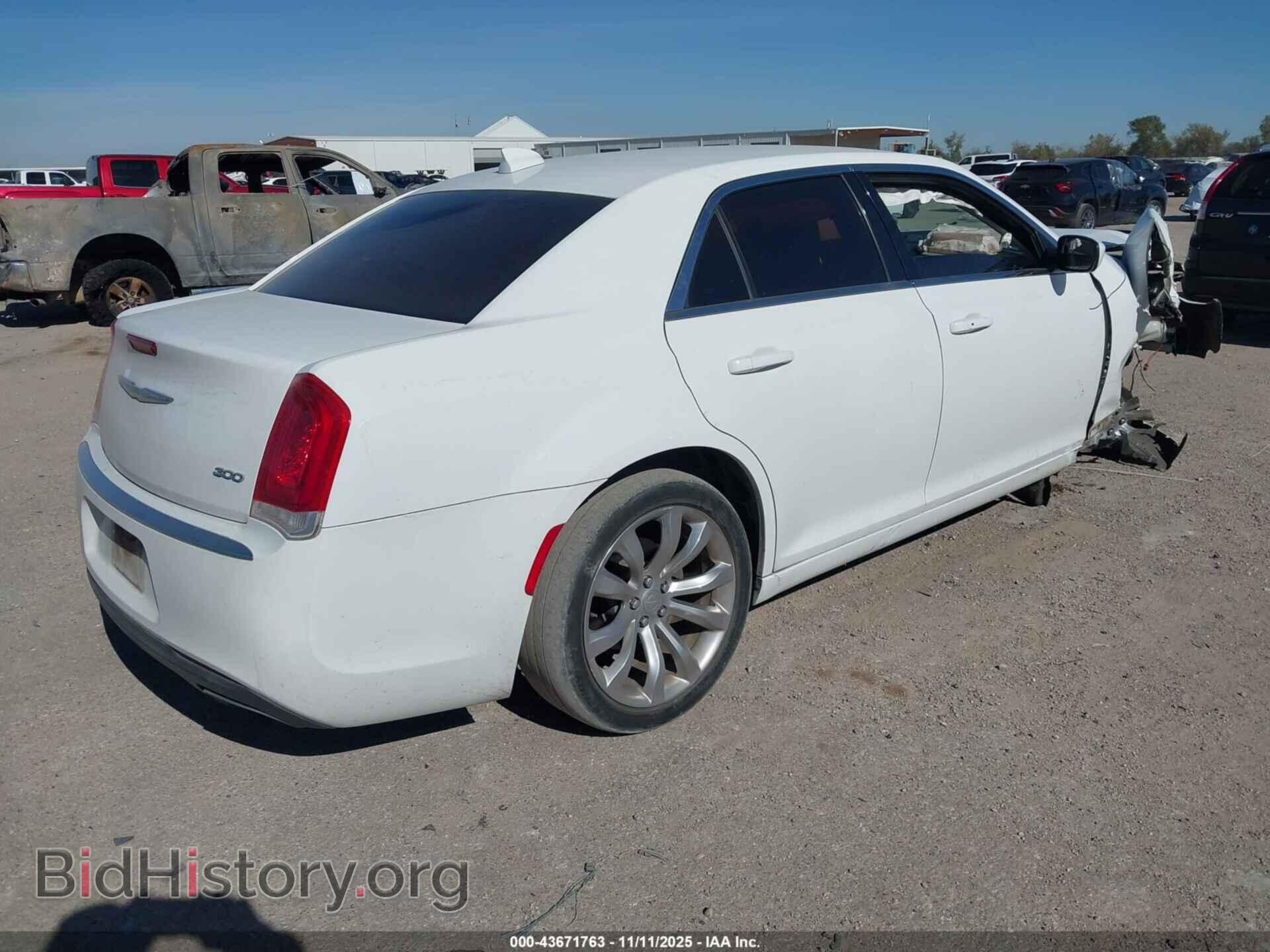 2016 CHRYSLER 300 - VIN: 2C3CCAAG8GH313765 - Фото 4