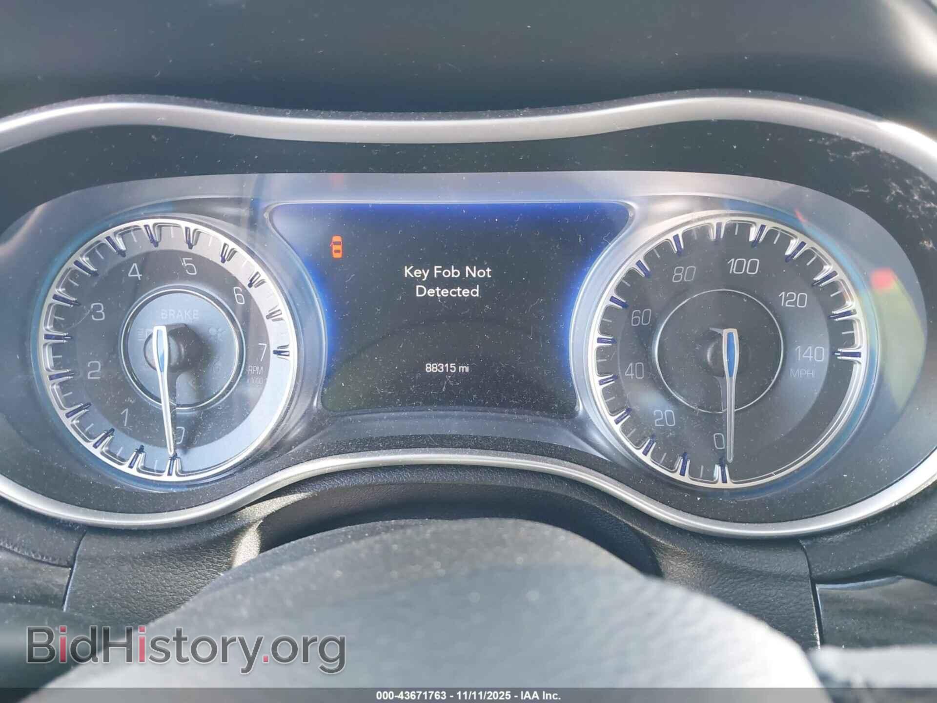 2016 CHRYSLER 300 - VIN: 2C3CCAAG8GH313765 - Фото 7