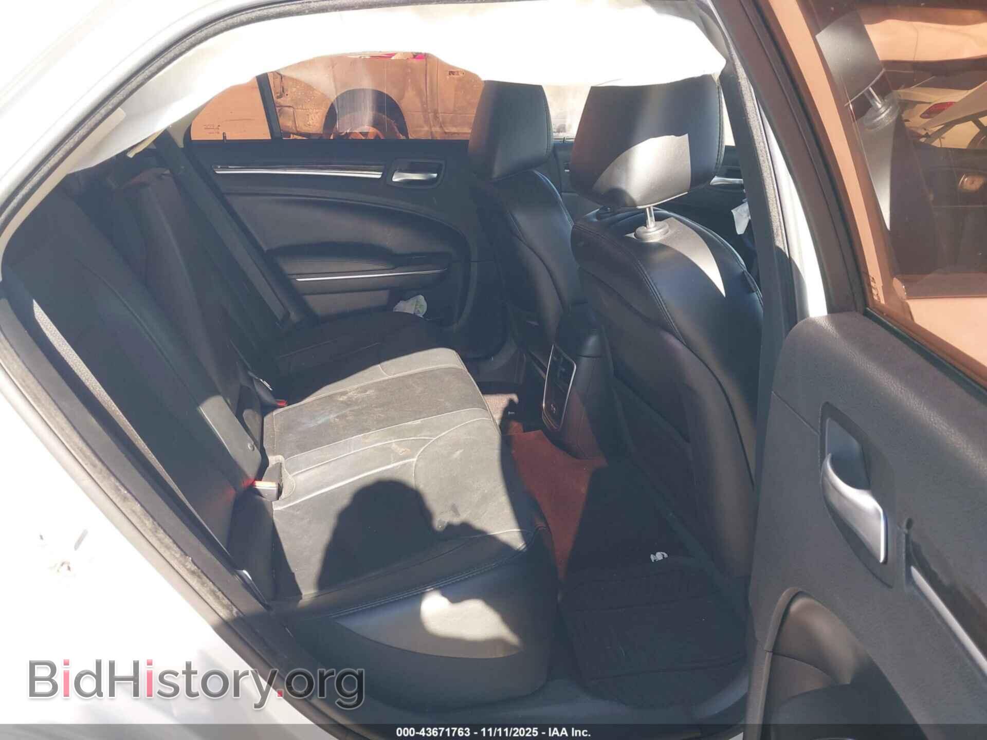 2016 CHRYSLER 300 - VIN: 2C3CCAAG8GH313765 - Фото 8