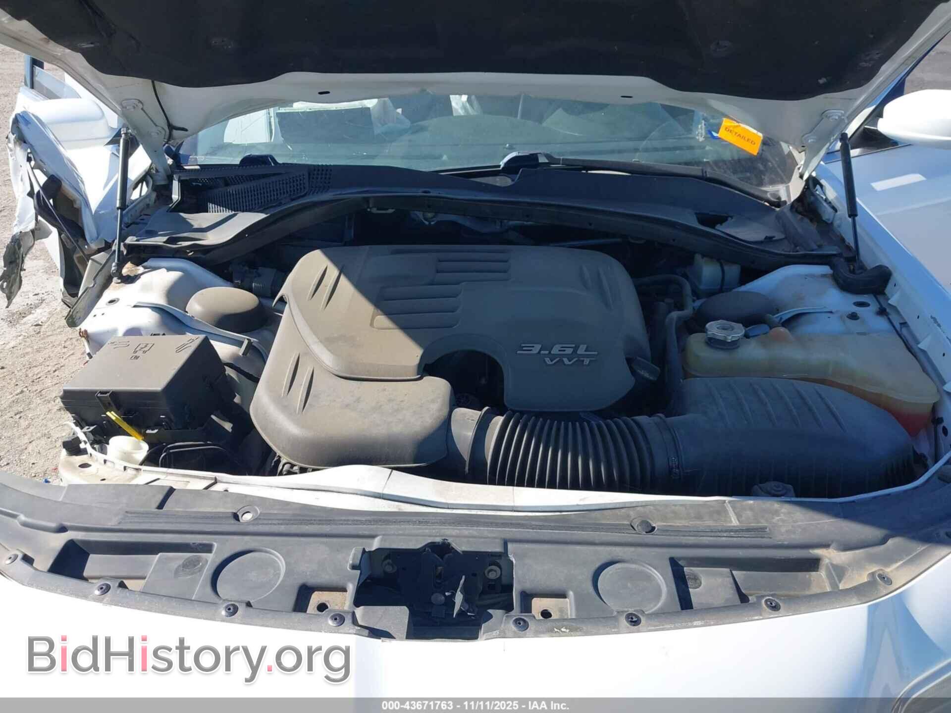 2016 CHRYSLER 300 - VIN: 2C3CCAAG8GH313765 - Фото 10