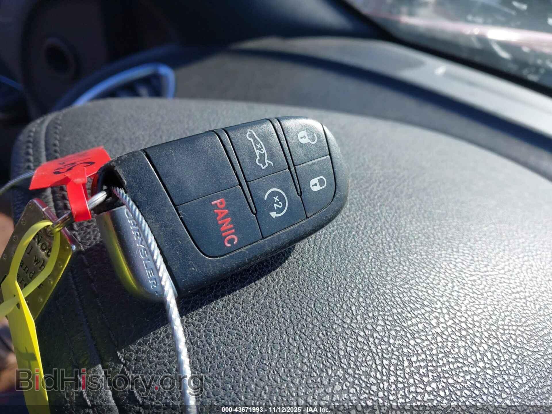 2013 CHRYSLER 300 - VIN: 2C3CCARG6DH560069 - Фото 11