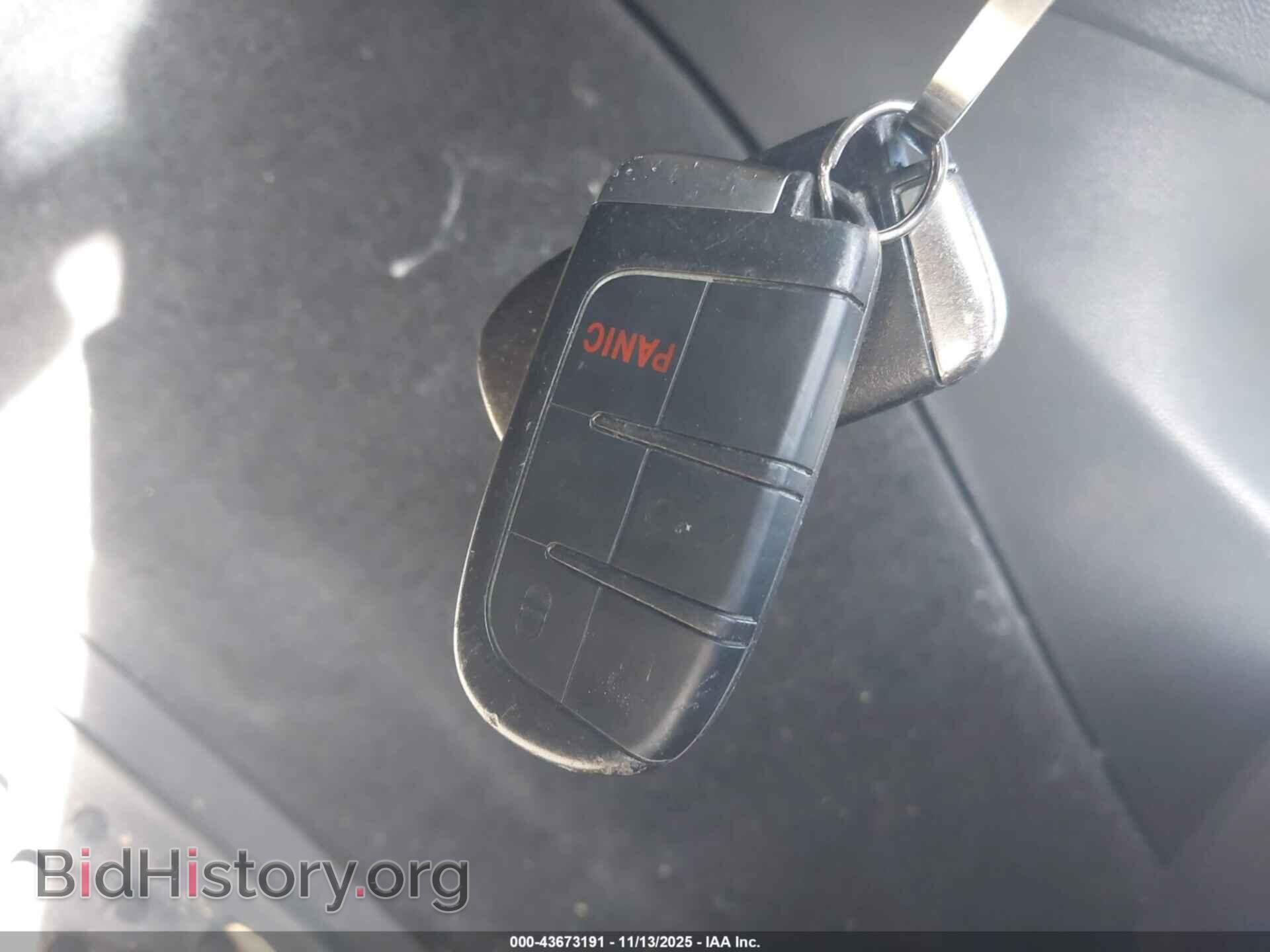 2012 CHRYSLER 300 - VIN: 2C3CCAAG4CH261528 - Фото 11