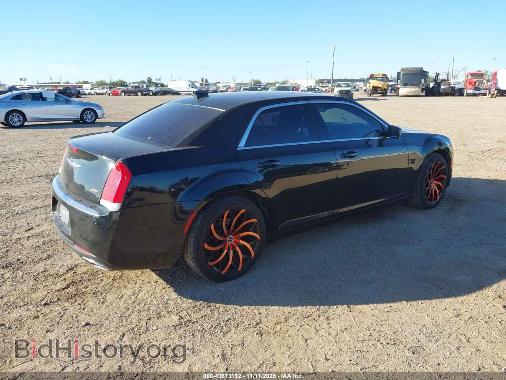 2018 CHRYSLER 300 - VIN: 2C3CCAAG3JH121175 - Фото 4