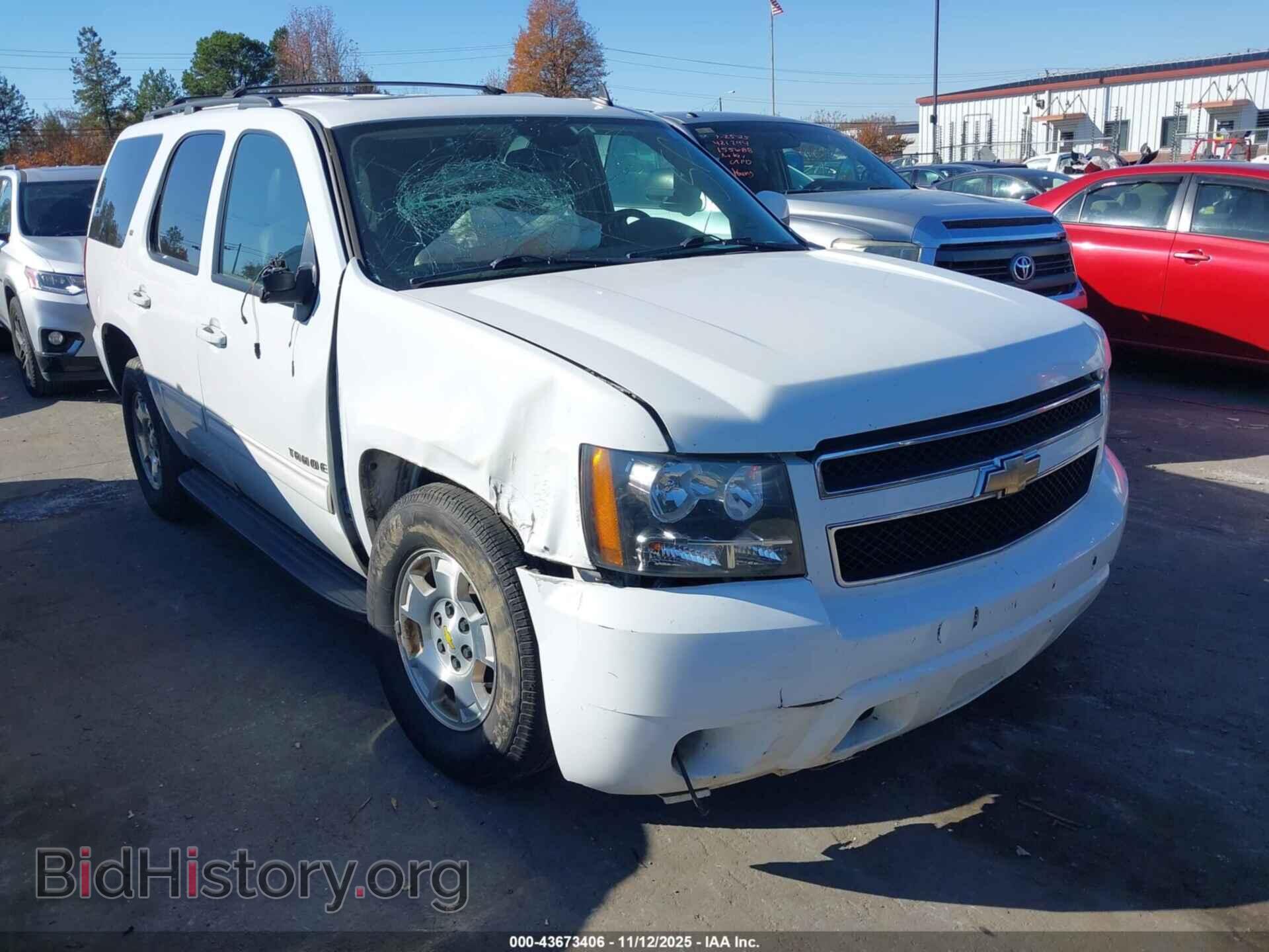 Photo 1GNSCBE00BR392469 - CHEVROLET TAHOE 2011