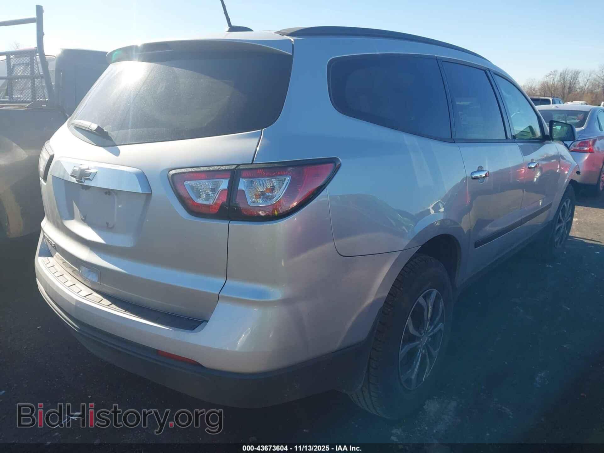 2017 CHEVROLET TRAVERSE - VIN: 1GNKRFKD2HJ340328 - Фото 4