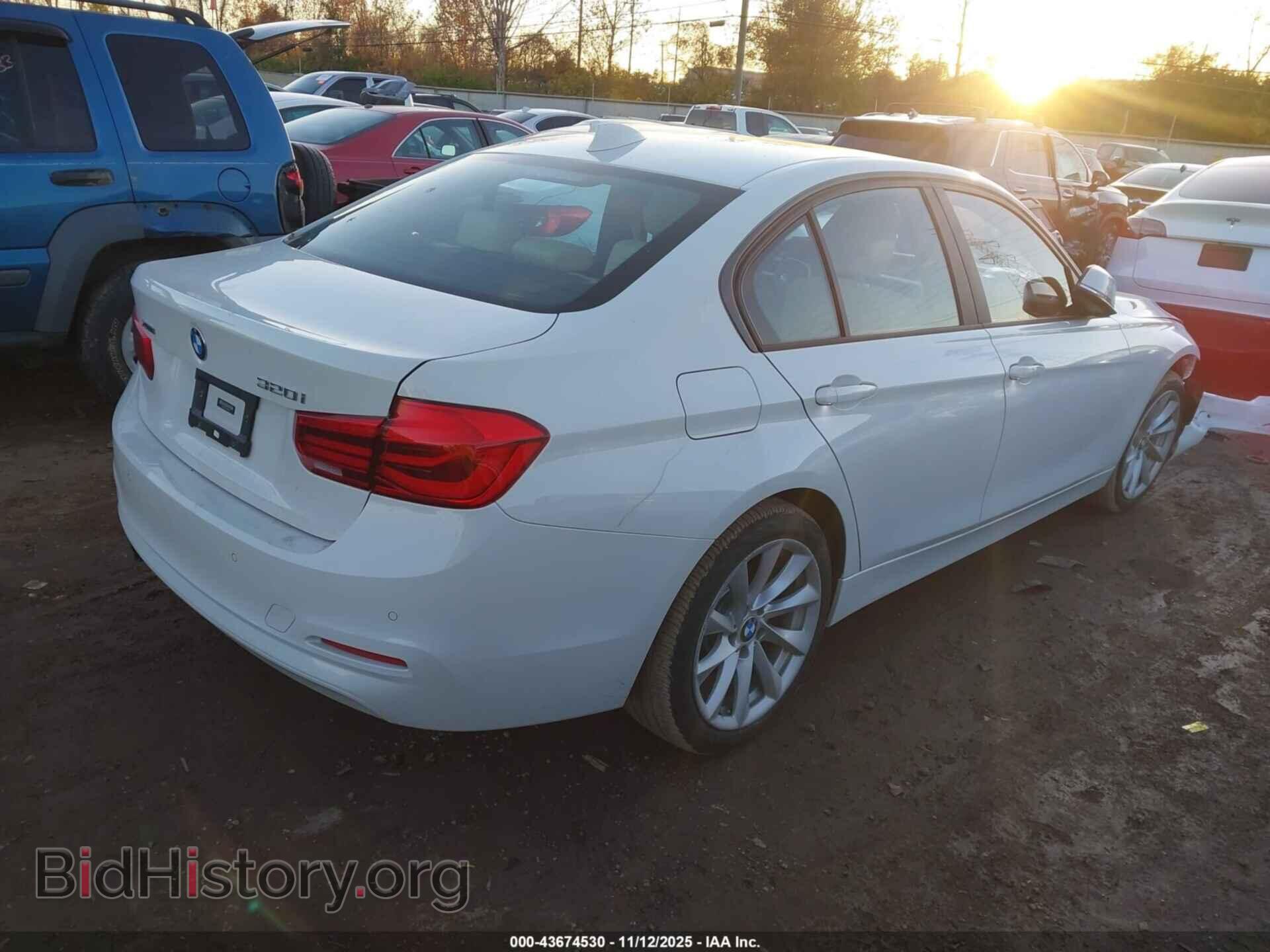 2018 BMW 320I - VIN: WBA8A3C58JA495095 - Фото 4