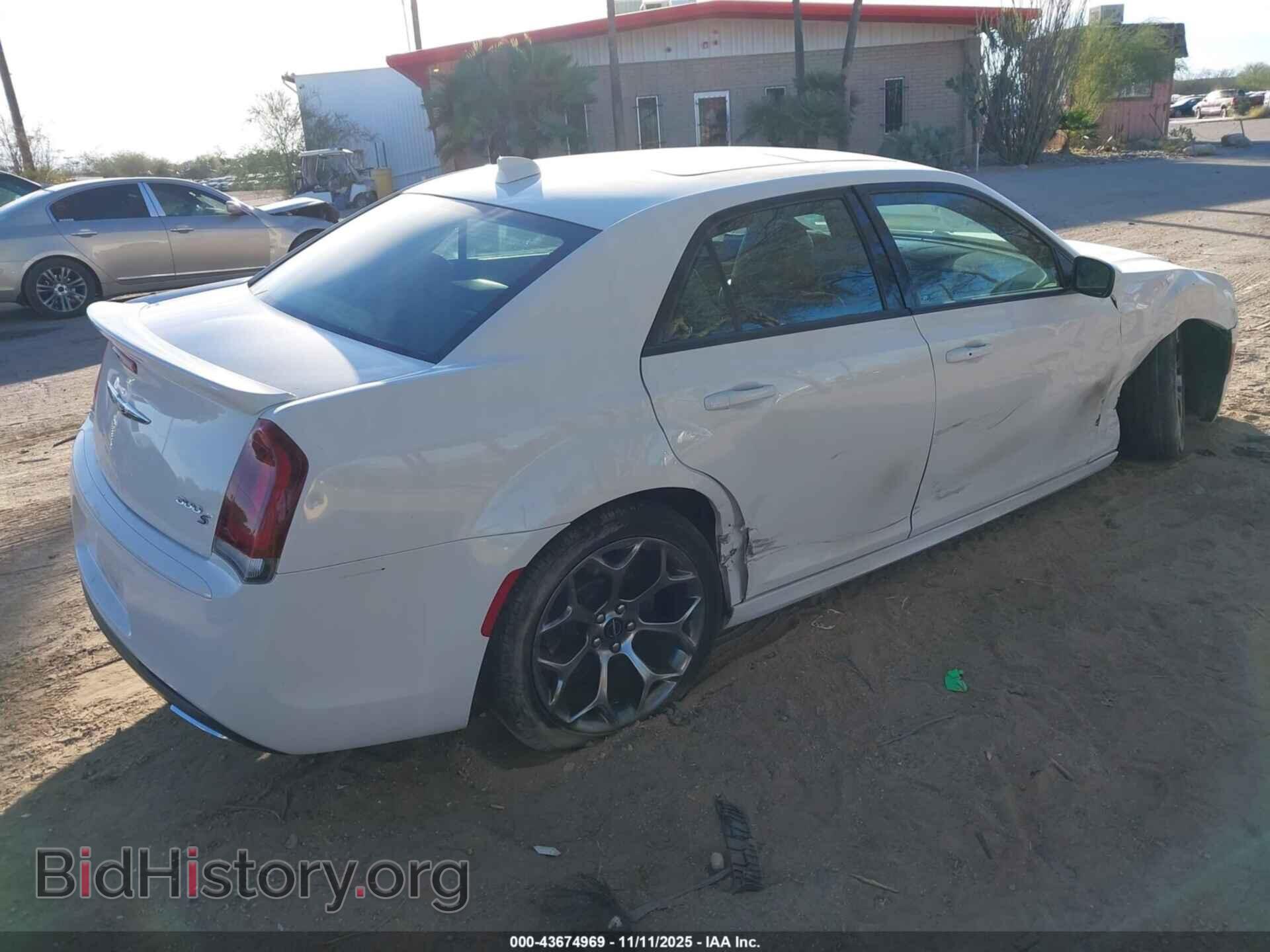 2018 CHRYSLER 300 - VIN: 2C3CCABG0JH191053 - Фото 4