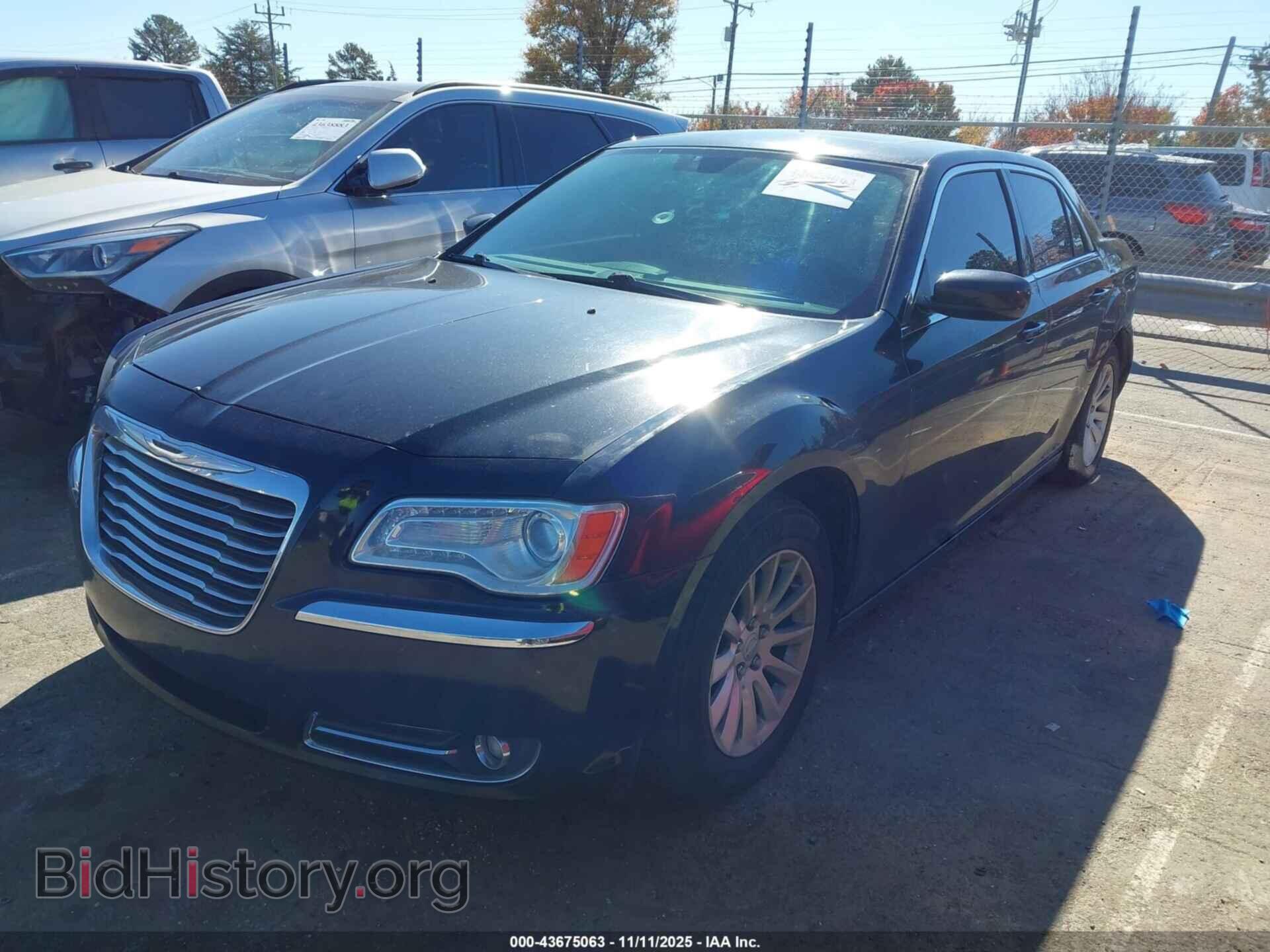2013 CHRYSLER 300 - VIN: 2C3CCAAG2DH576197 - Фото 2