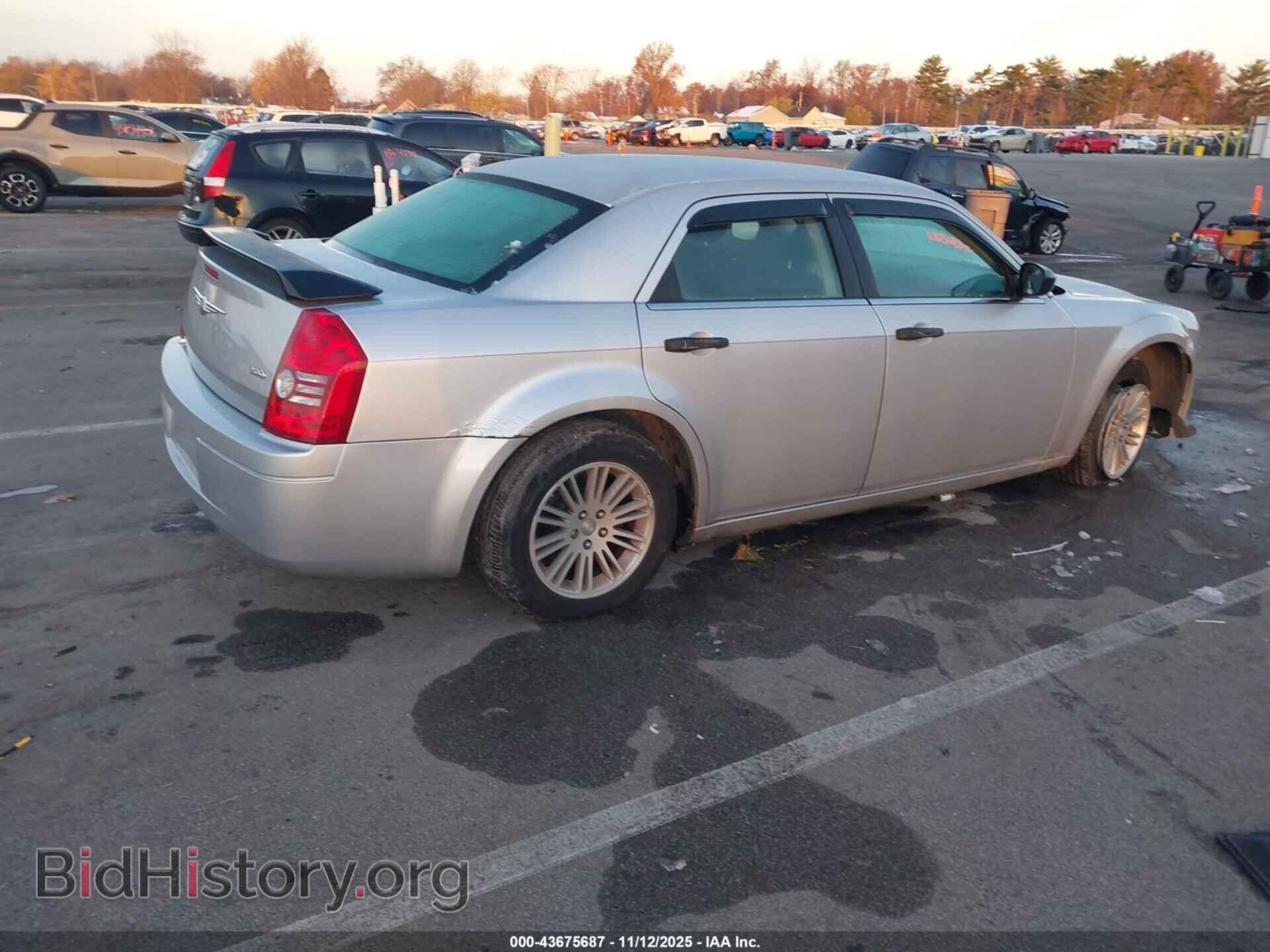 2009 CHRYSLER 300 - VIN: 2C3KA43D69H574868 - Фото 4