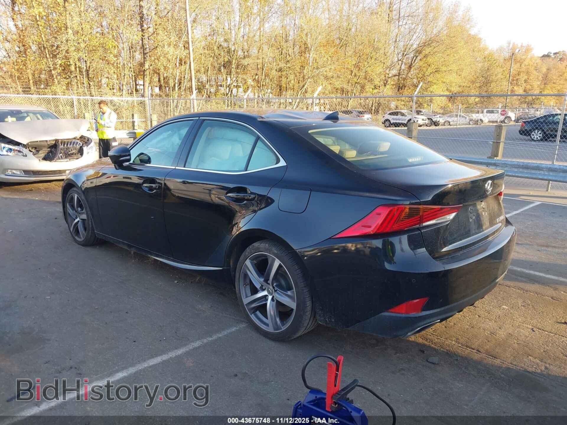 2017 LEXUS IS 200T - VIN: JTHBA1D28H5054599 - Фото 3