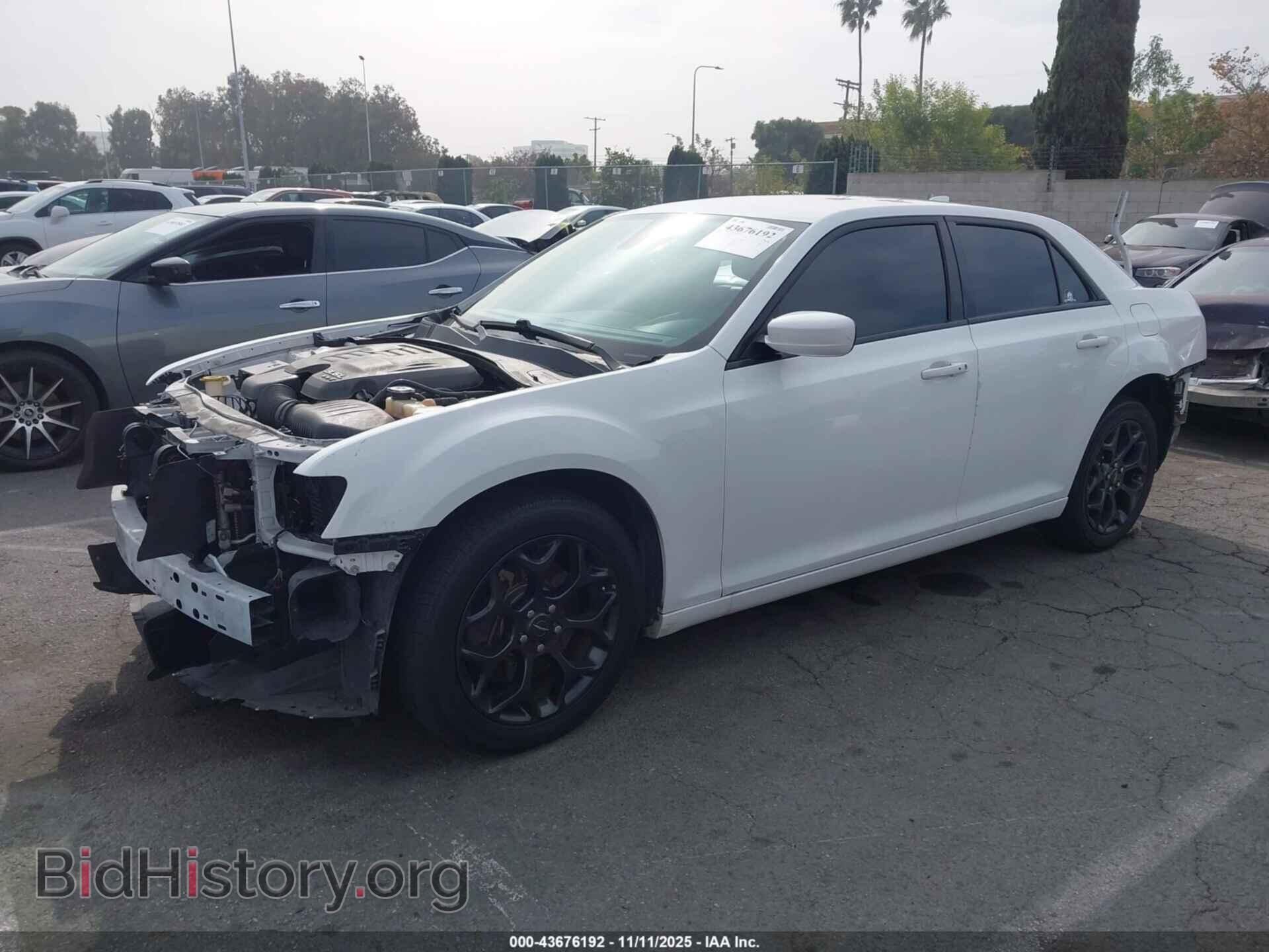 2019 CHRYSLER 300 - VIN: 2C3CCAGG7KH517439 - Фото 2
