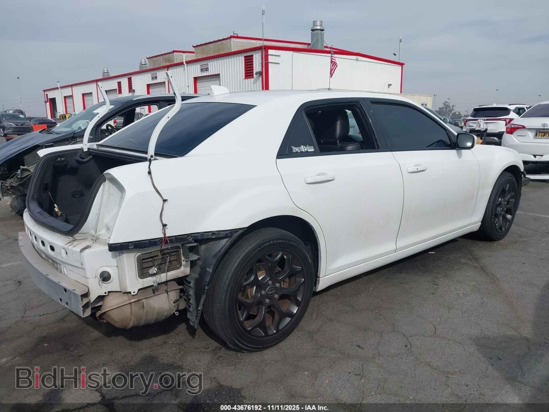 2019 CHRYSLER 300 - VIN: 2C3CCAGG7KH517439 - Фото 4