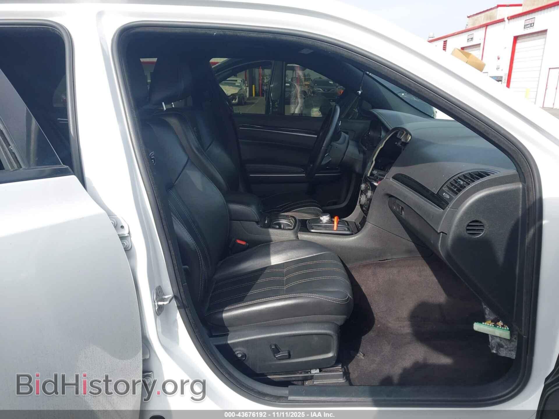 2019 CHRYSLER 300 - VIN: 2C3CCAGG7KH517439 - Фото 5