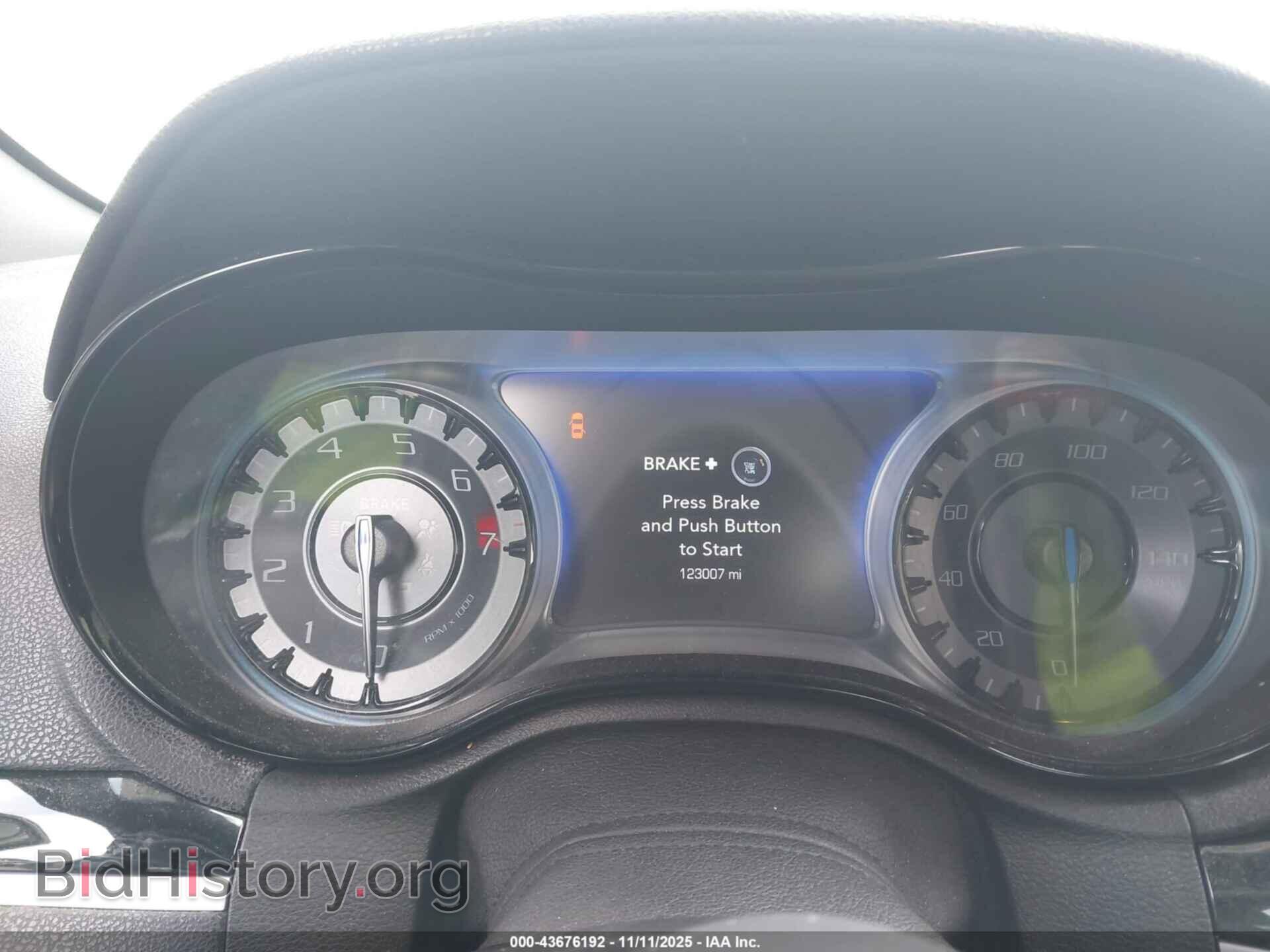 2019 CHRYSLER 300 - VIN: 2C3CCAGG7KH517439 - Фото 7
