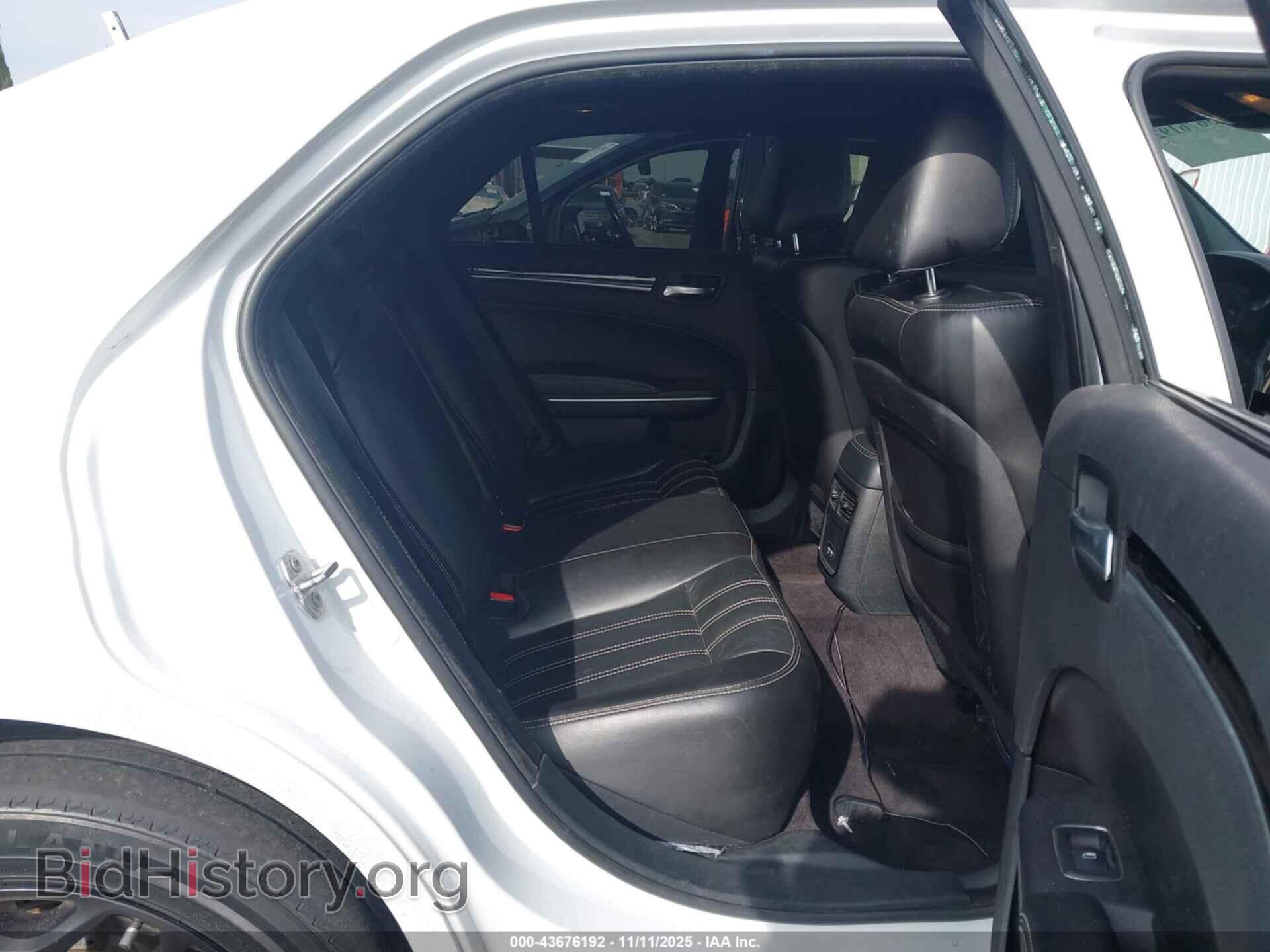 2019 CHRYSLER 300 - VIN: 2C3CCAGG7KH517439 - Фото 8