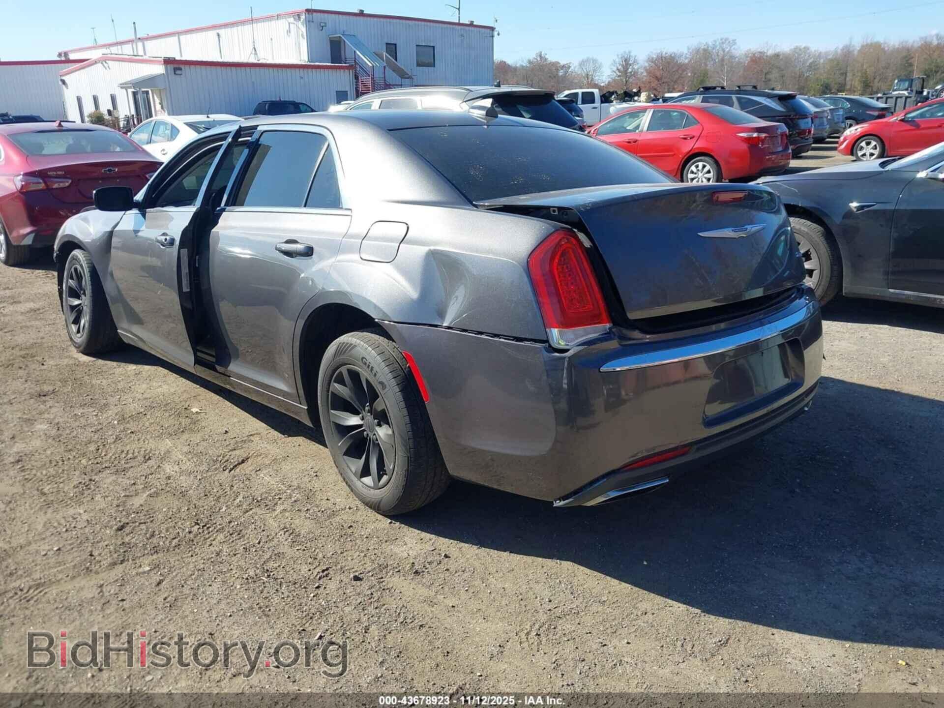 2015 CHRYSLER 300 - VIN: 2C3CCAAG3FH930845 - Фото 3