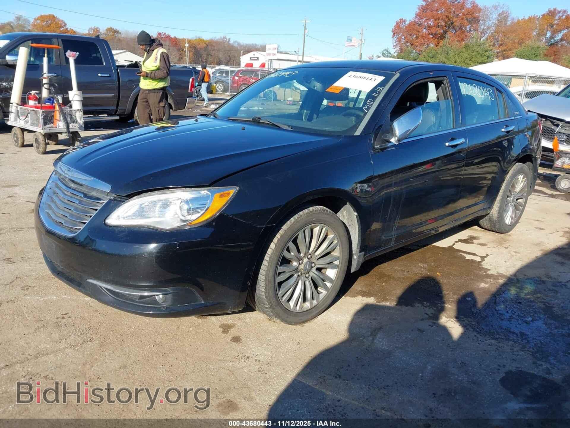 2013 CHRYSLER 200 - VIN: 1C3CCBCG8DN574772 - Фото 2