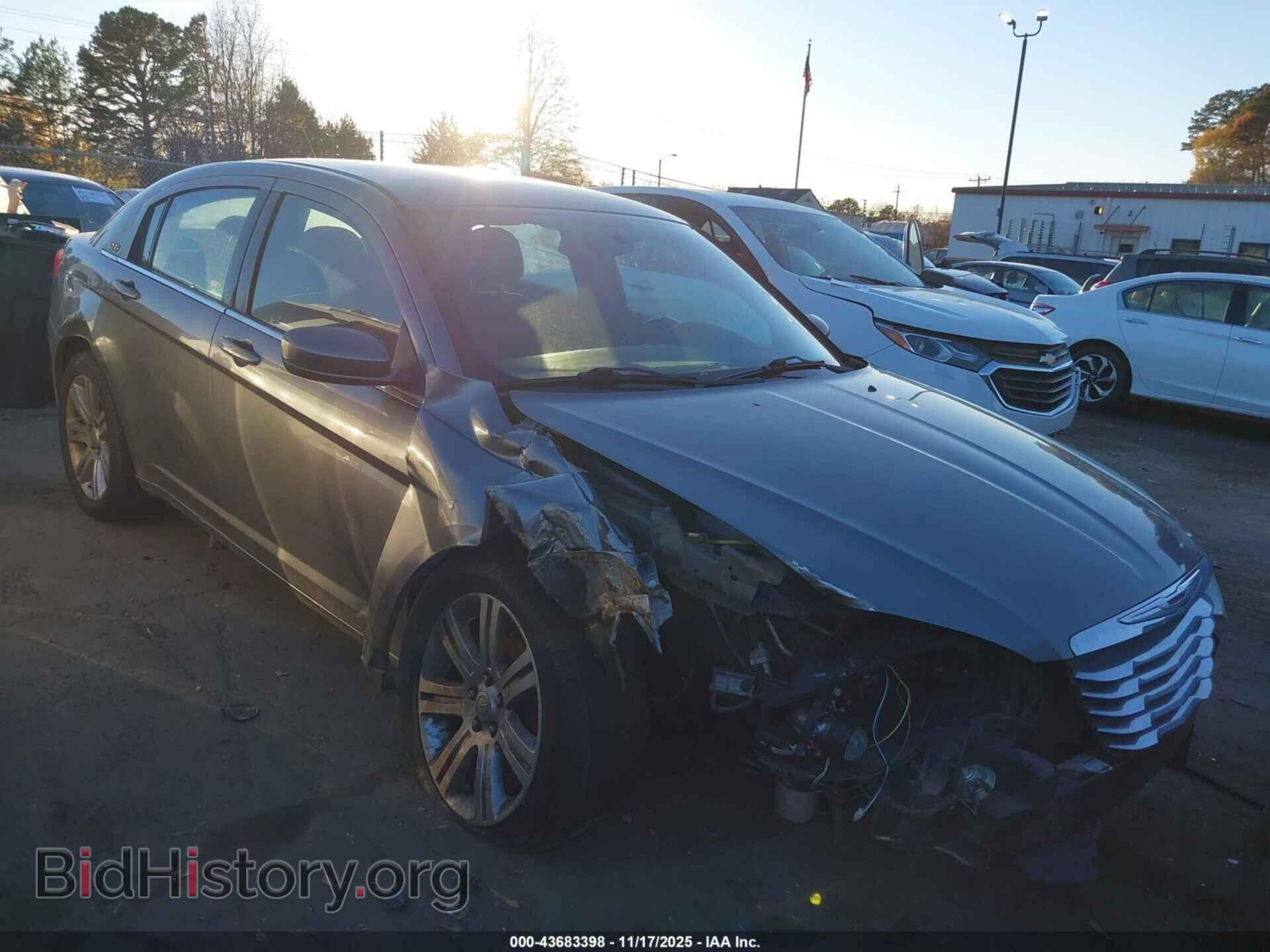 Photo 1C3BC1FG4BN623948 - CHRYSLER 200 2011