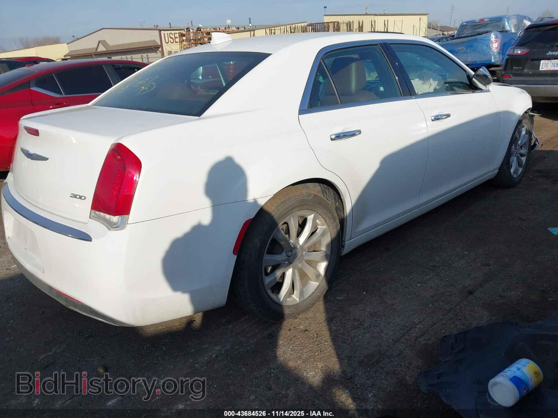 2019 CHRYSLER 300 - VIN: 2C3CCAKG9KH528773 - Фото 4