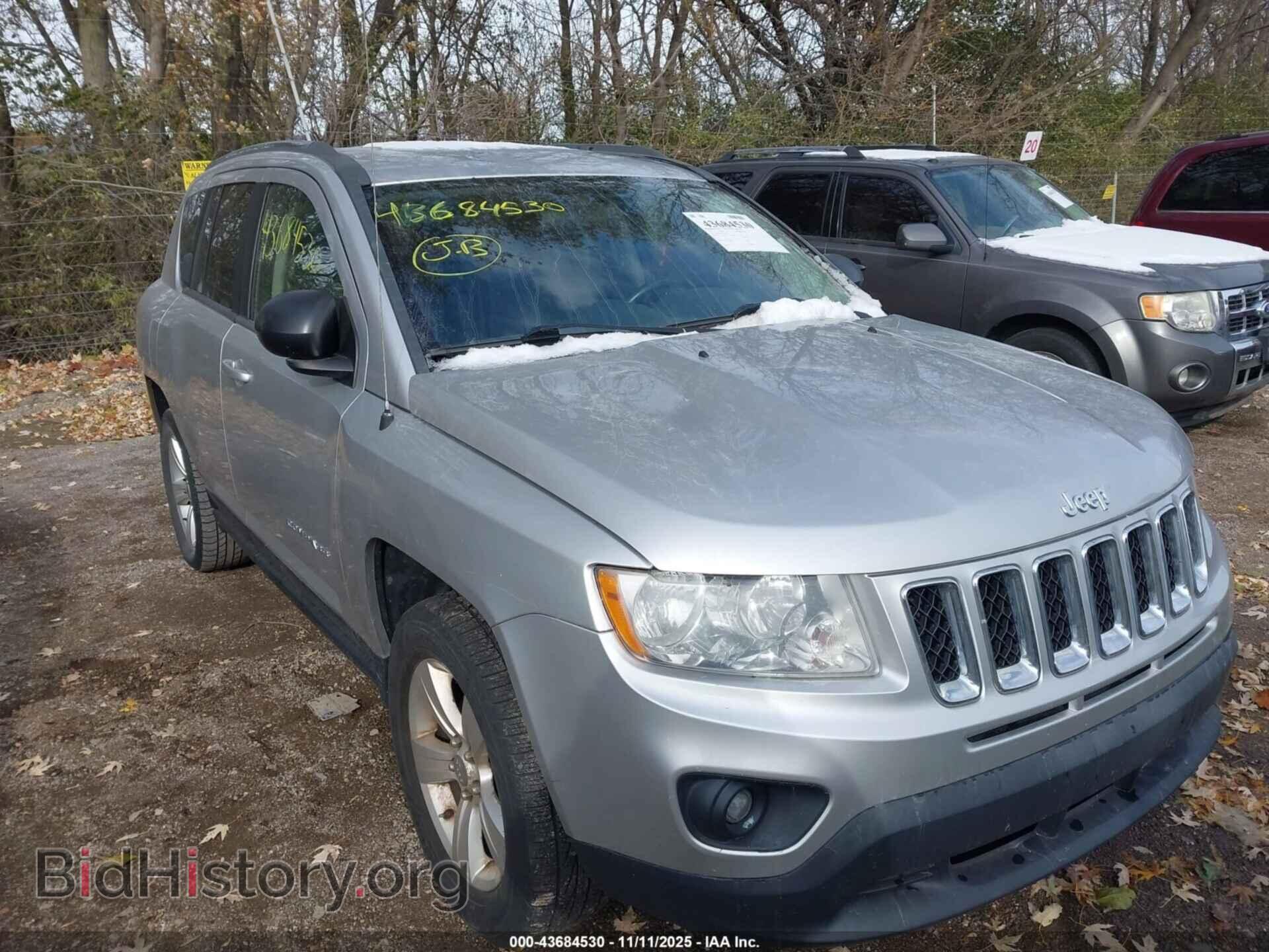 Photo 1J4NF1FB0BD258091 - JEEP COMPASS 2011