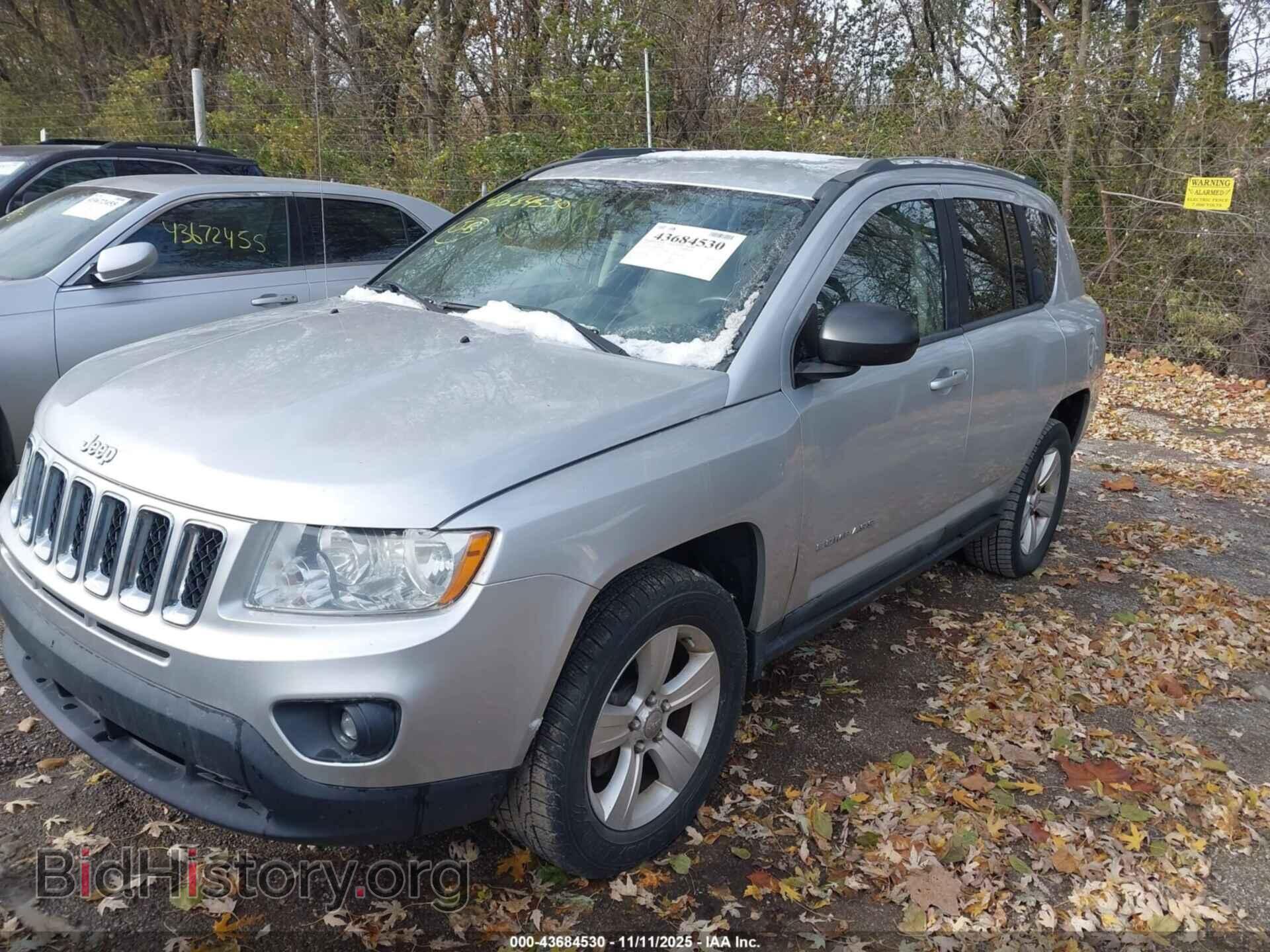 2011 JEEP COMPASS - VIN: 1J4NF1FB0BD258091 - Photo 2