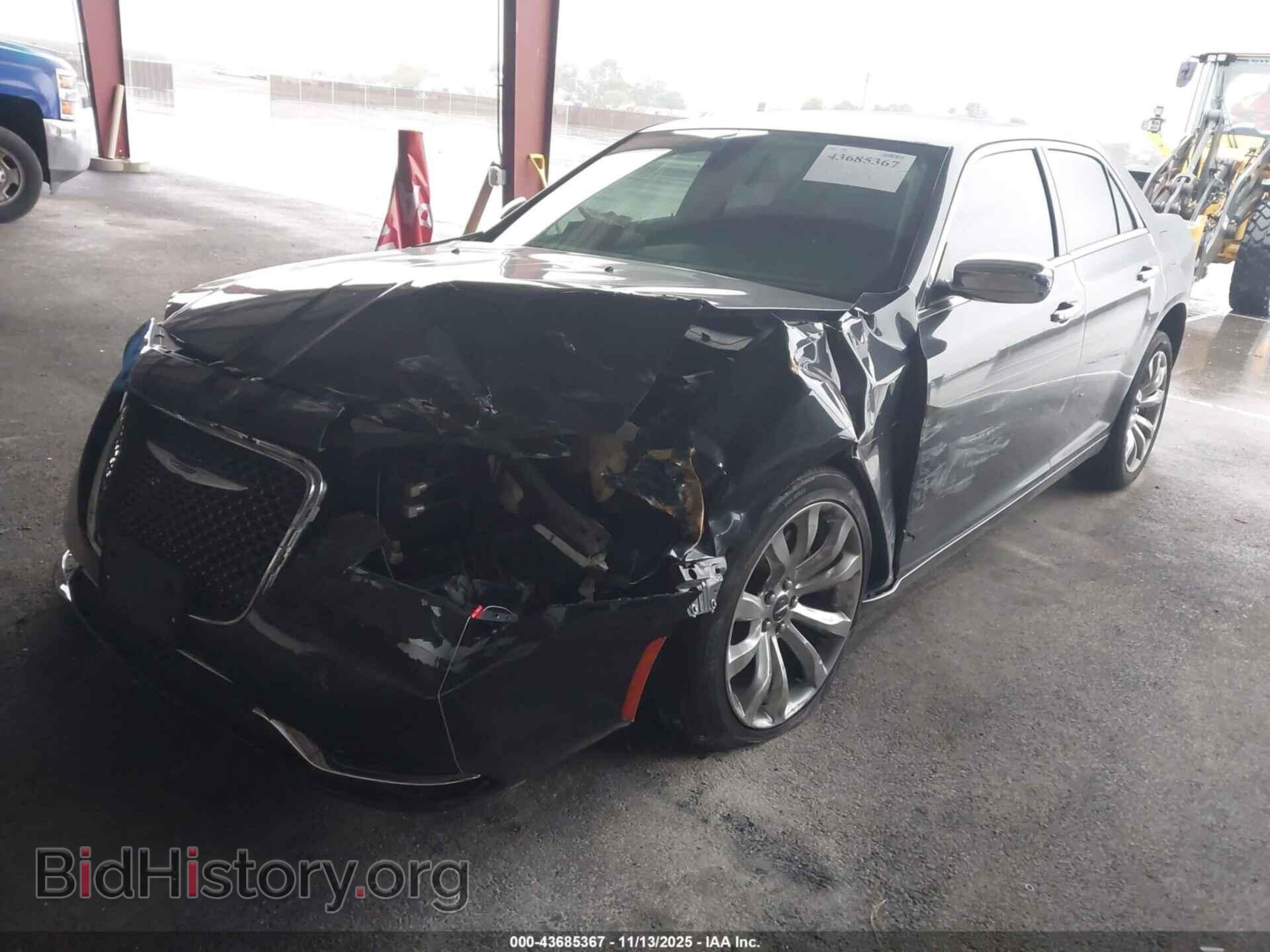 2019 CHRYSLER 300 - VIN: 2C3CCAEG0KH693512 - Фото 2